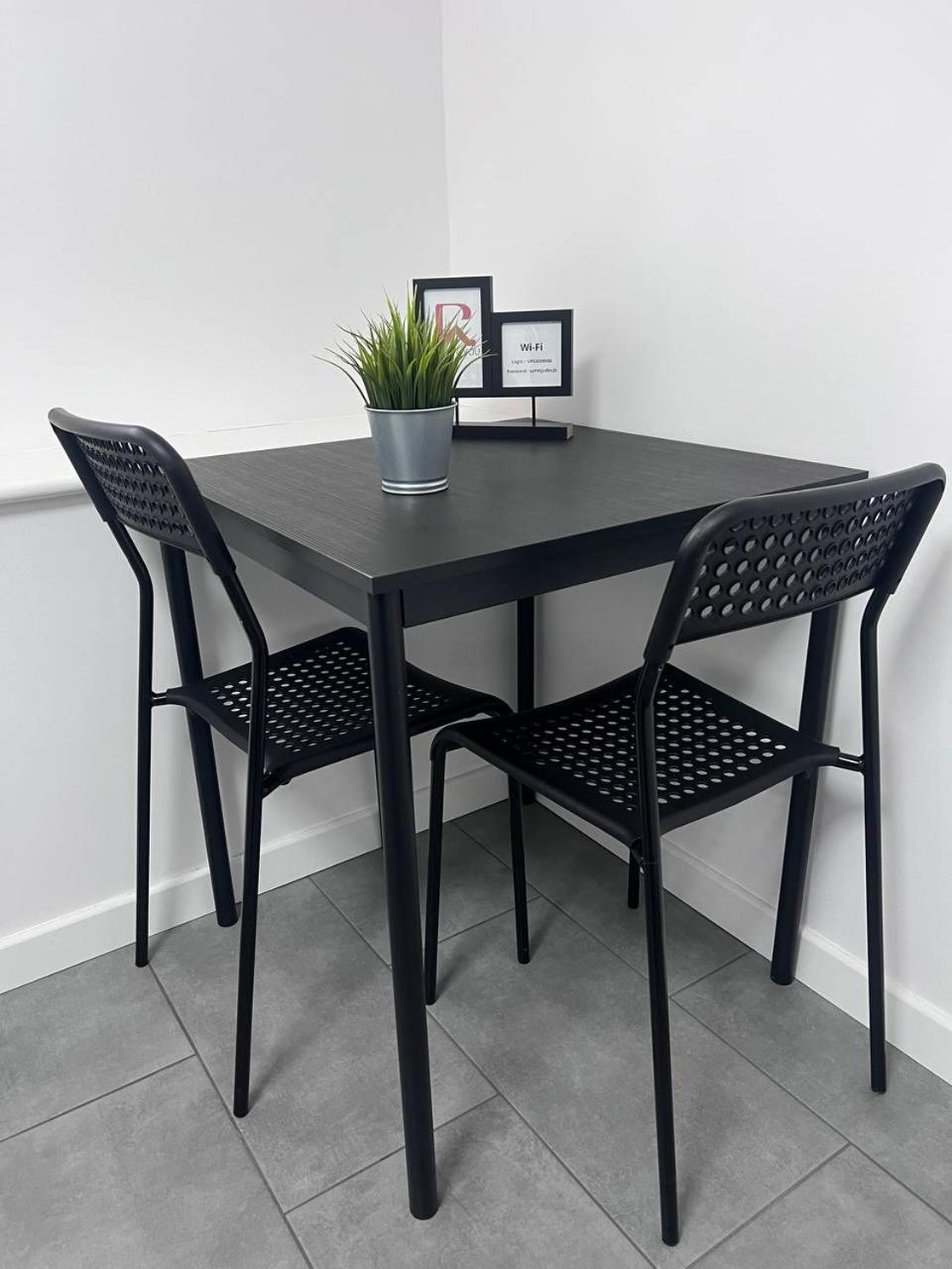 New Apartment On Batorego, Metro, Centre , Wi-Fi - by HIK Apartments