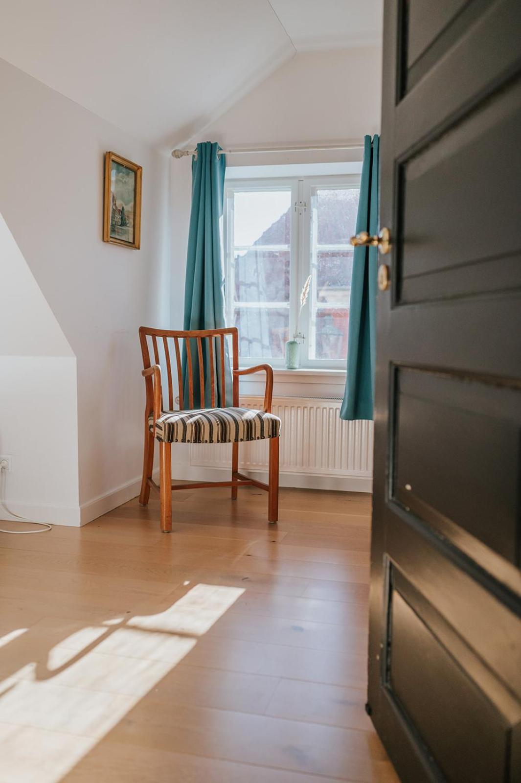 KEFS Guesthouse & Café