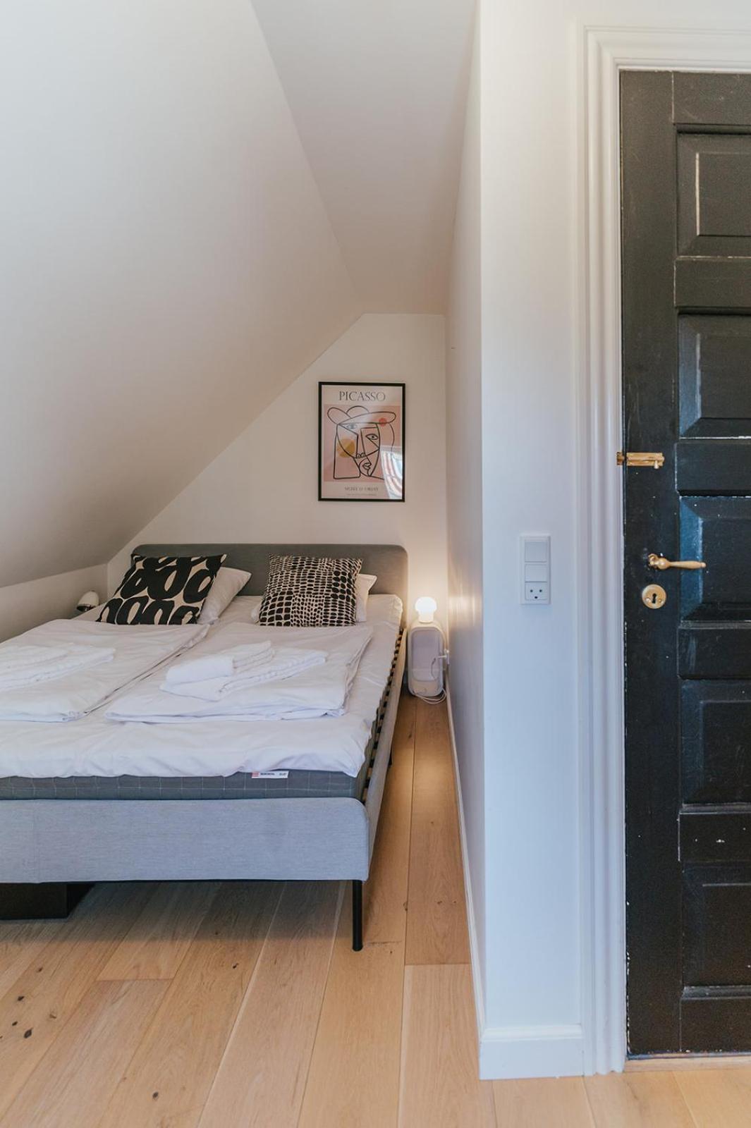 KEFS Guesthouse & Café