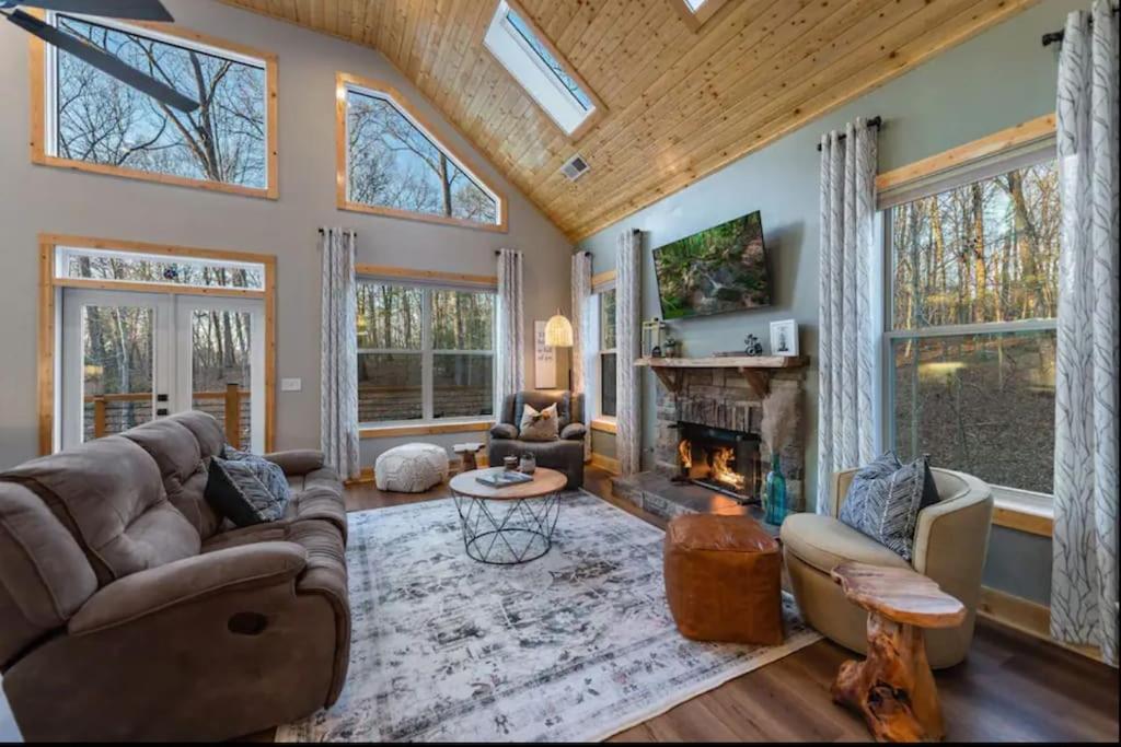 Peaceful Modern Chalet in Ellijay