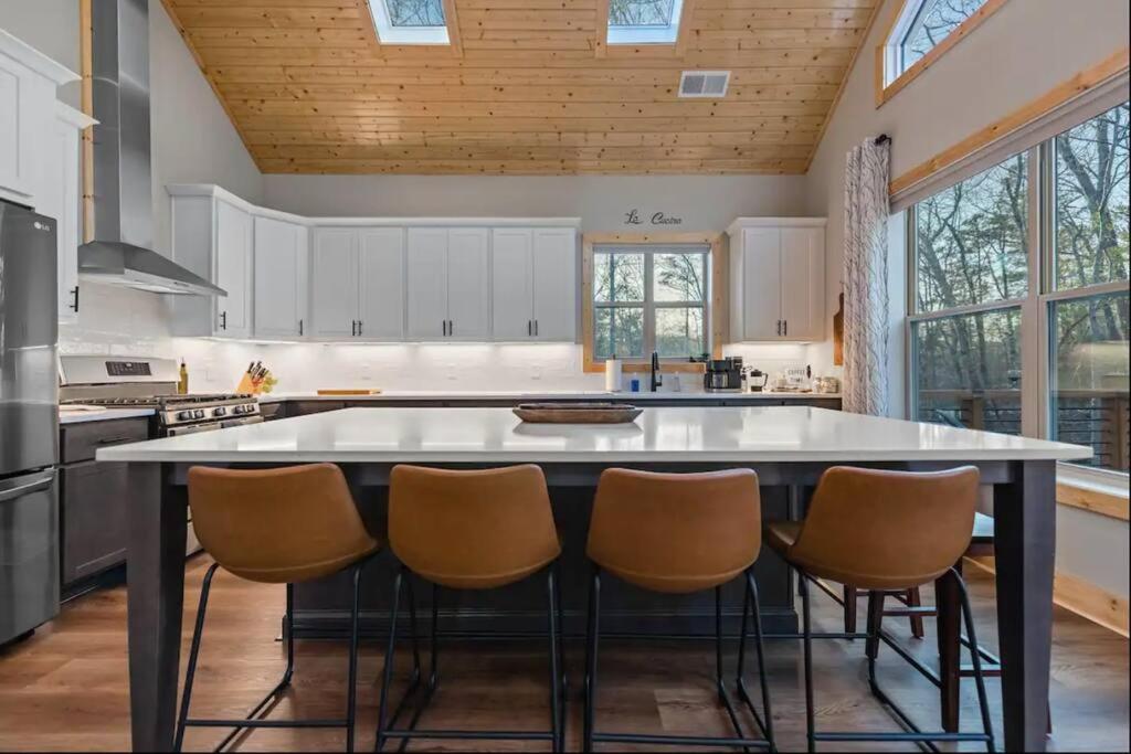 Peaceful Modern Chalet in Ellijay