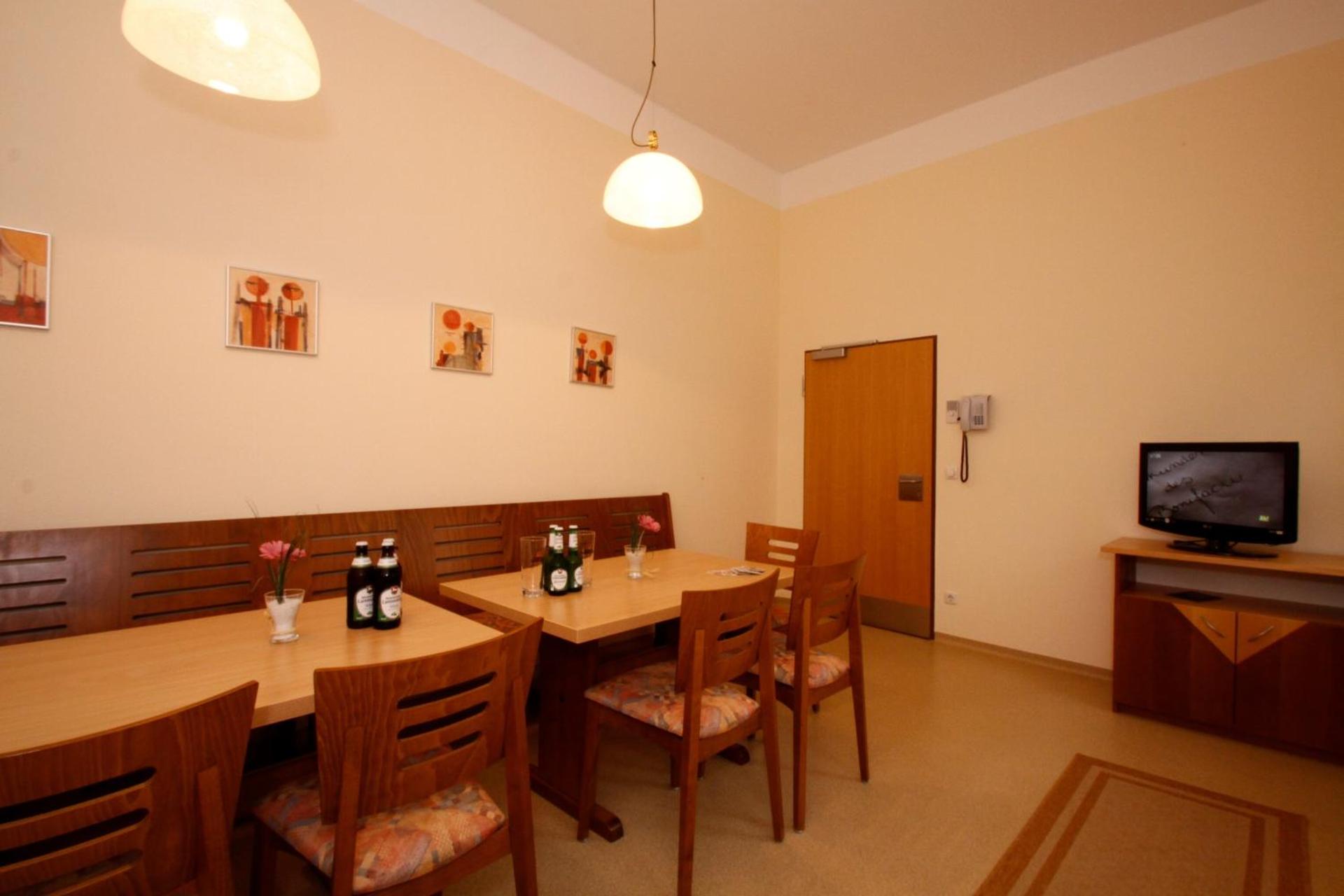 Communal lounge/ TV room