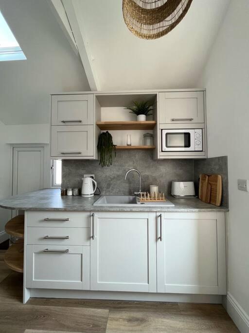 Cosy country getaway, 5 mins from the sea