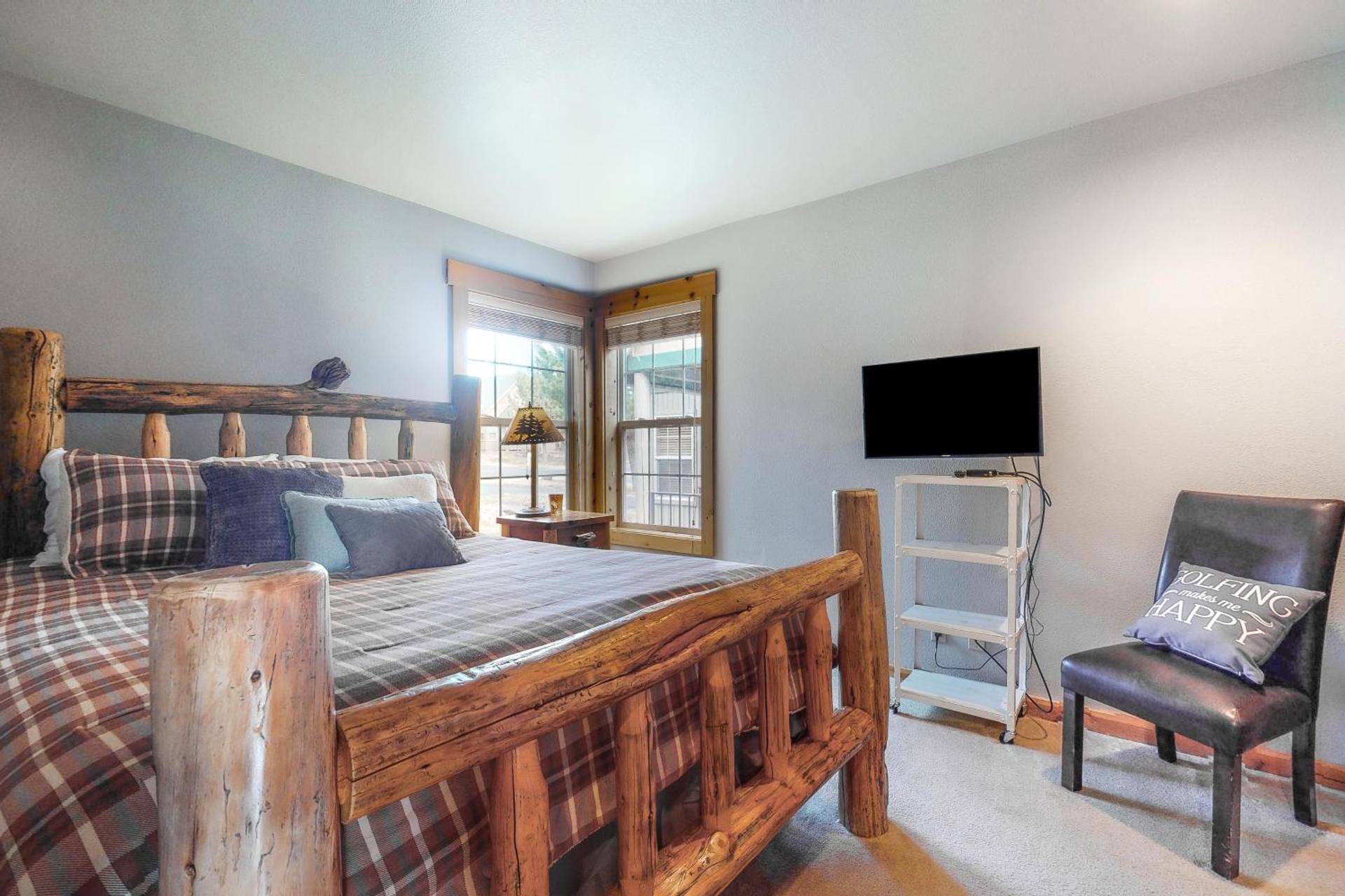 Eagle Creek Chalet on the Pond