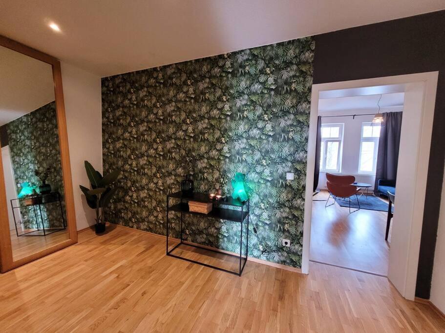 Design Altbauwohnung mit Balkon und Parkplatz