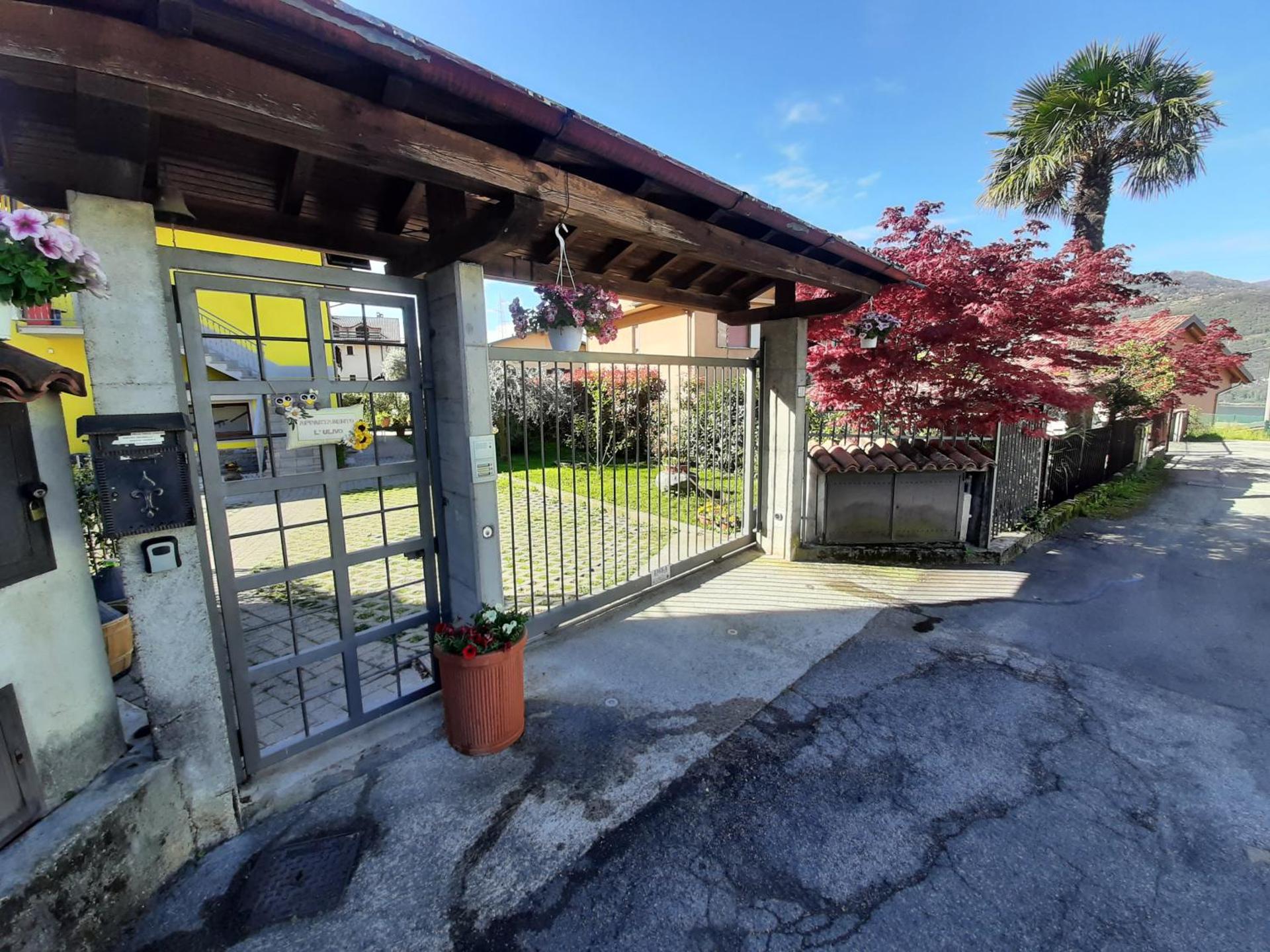 Appartamento L'ulivo 5 chilometri da Varenna vista lago in via privata
