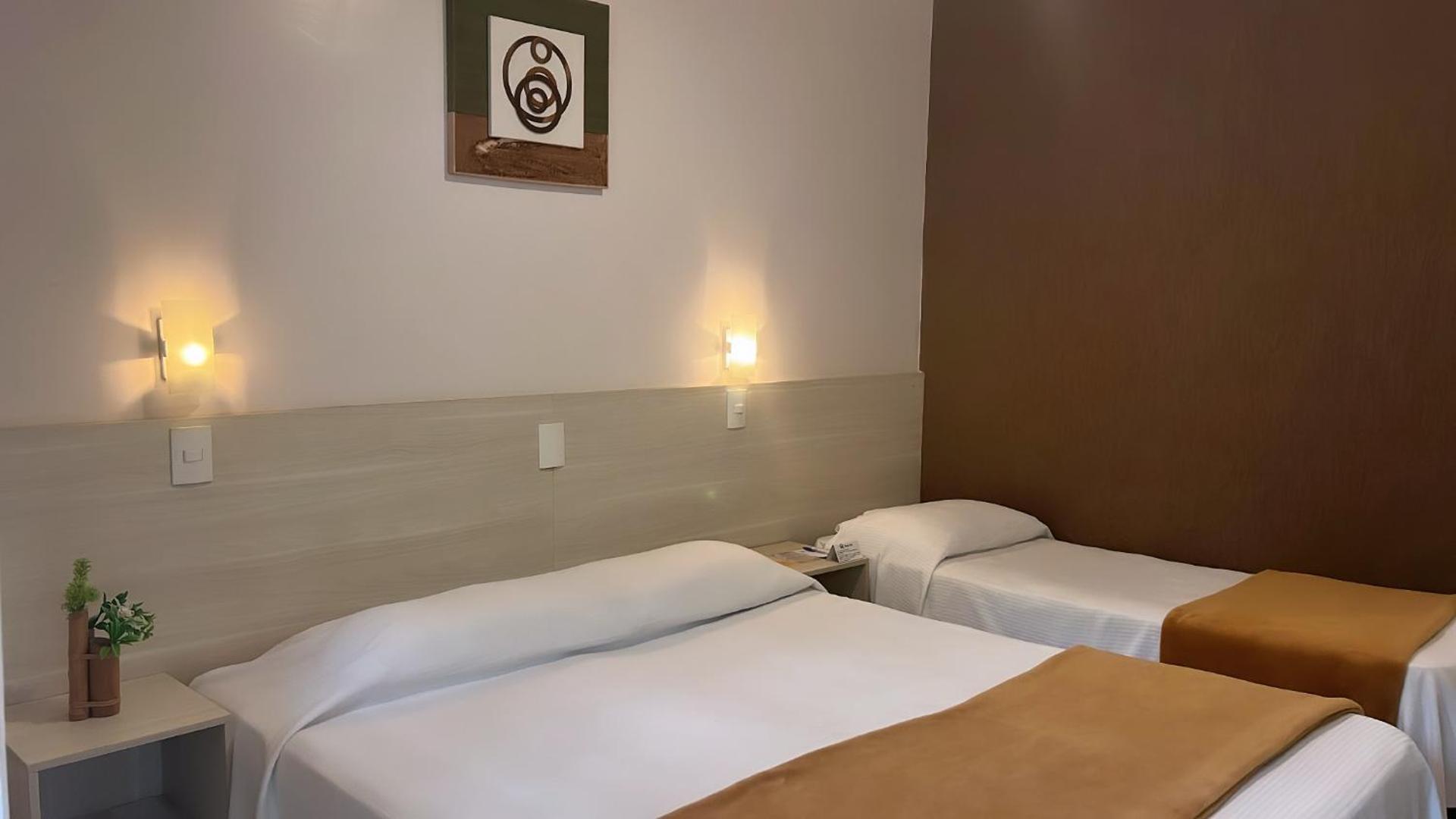 Camera Tripla Superior