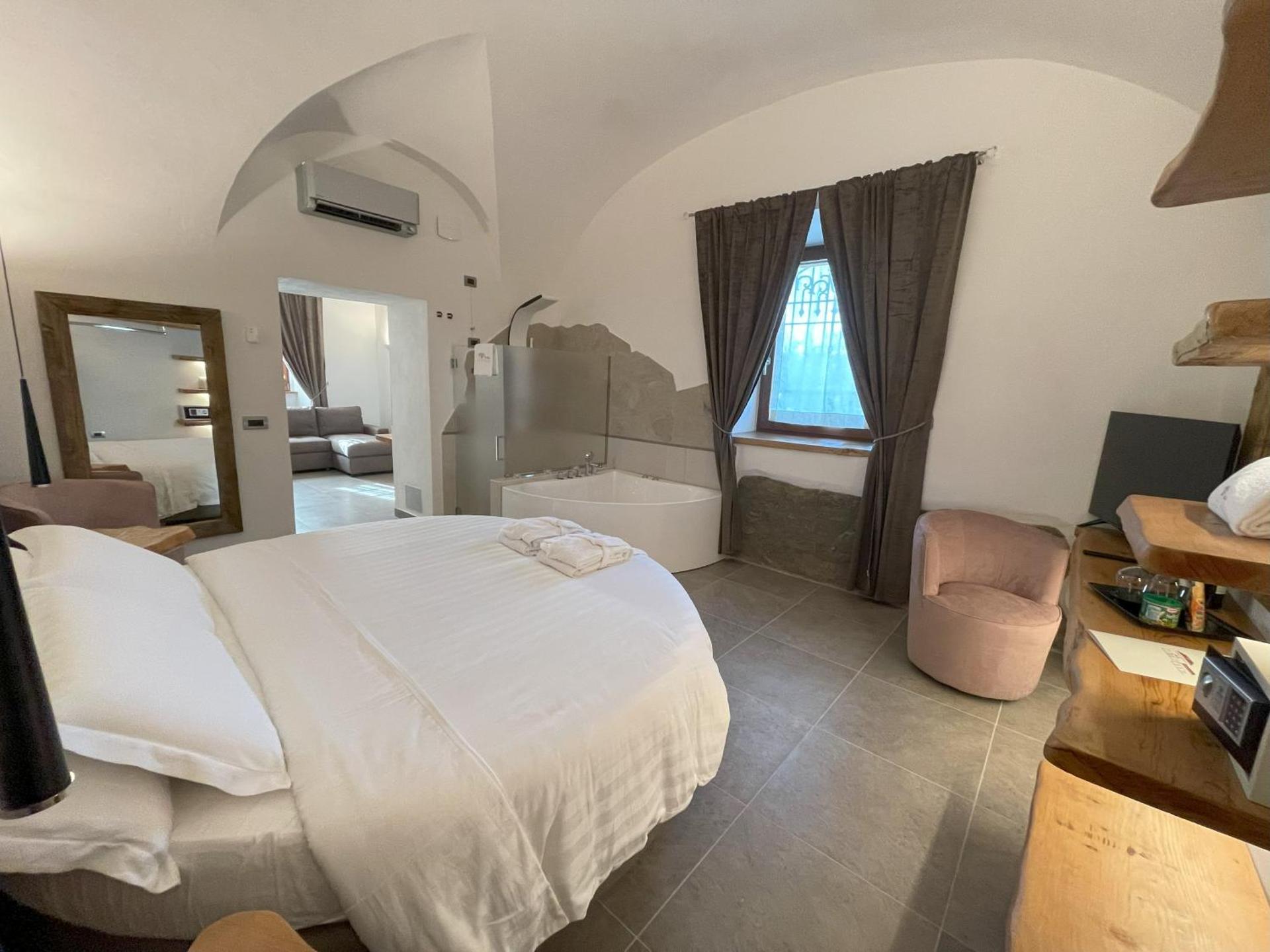 King Suite with Spa Bath