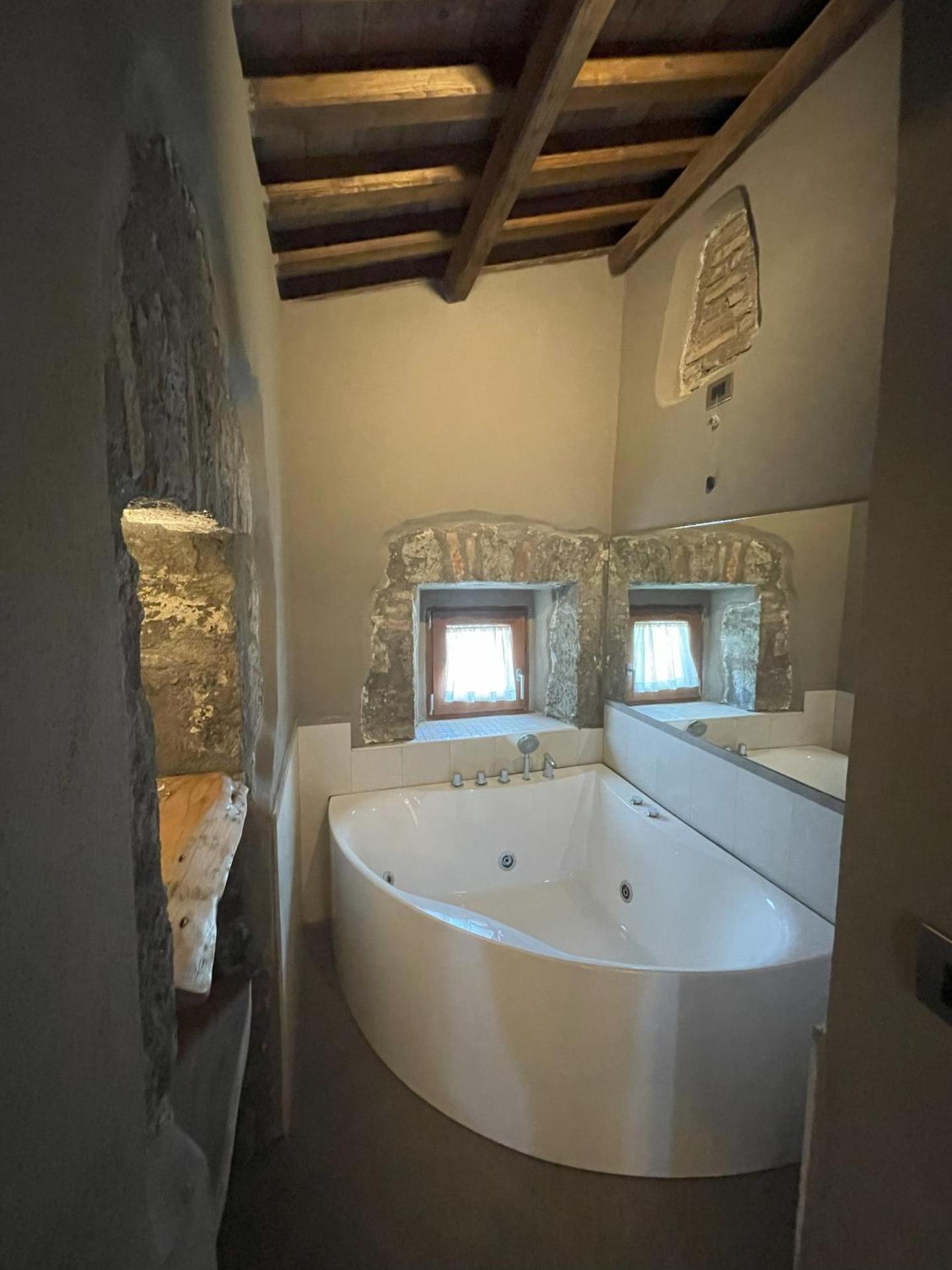 King Room with Spa Bath