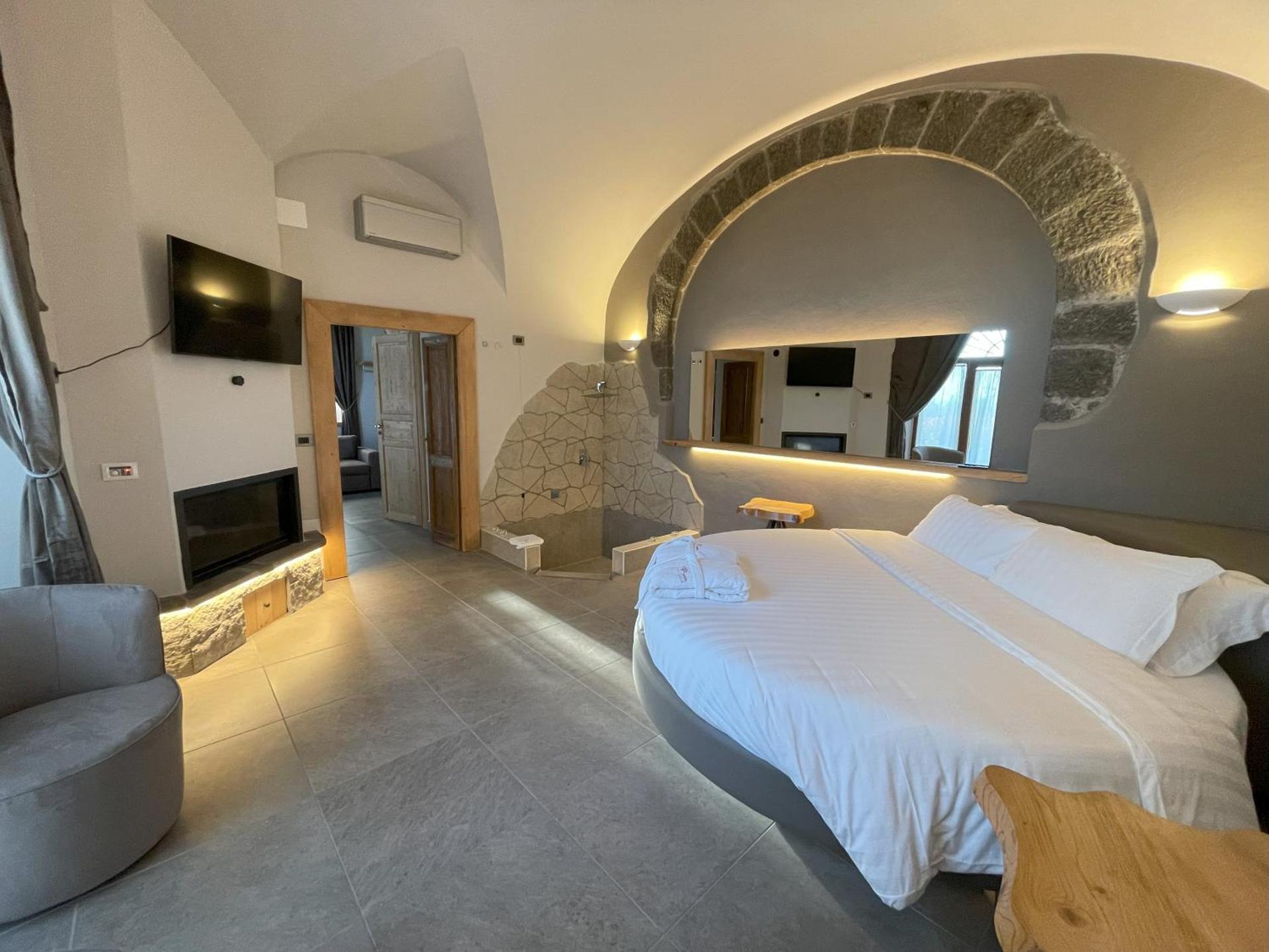 King Suite with Spa Bath