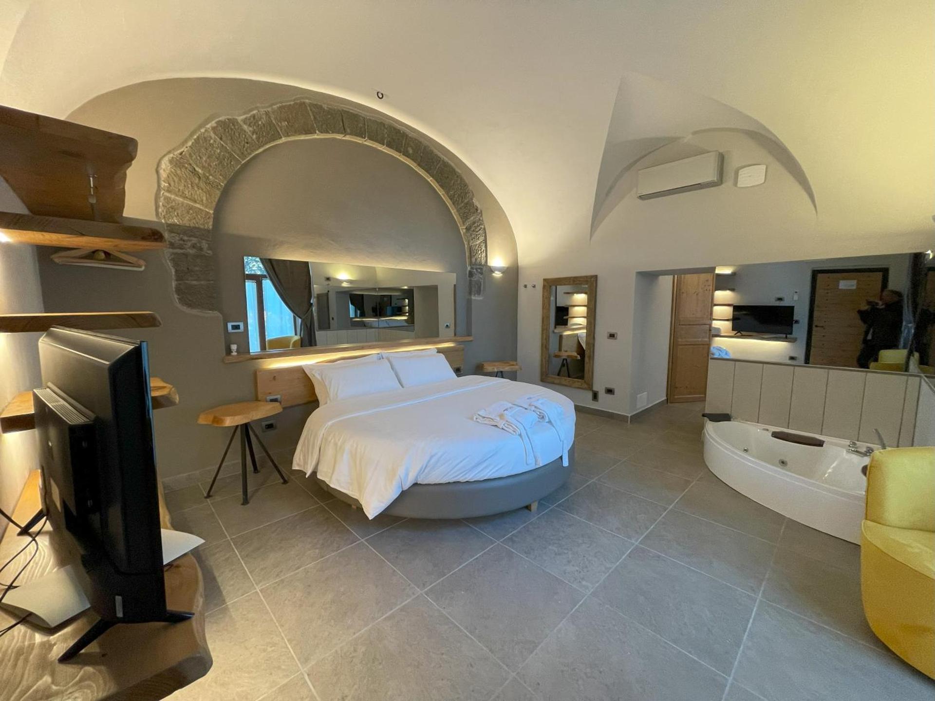 King Suite with Spa Bath