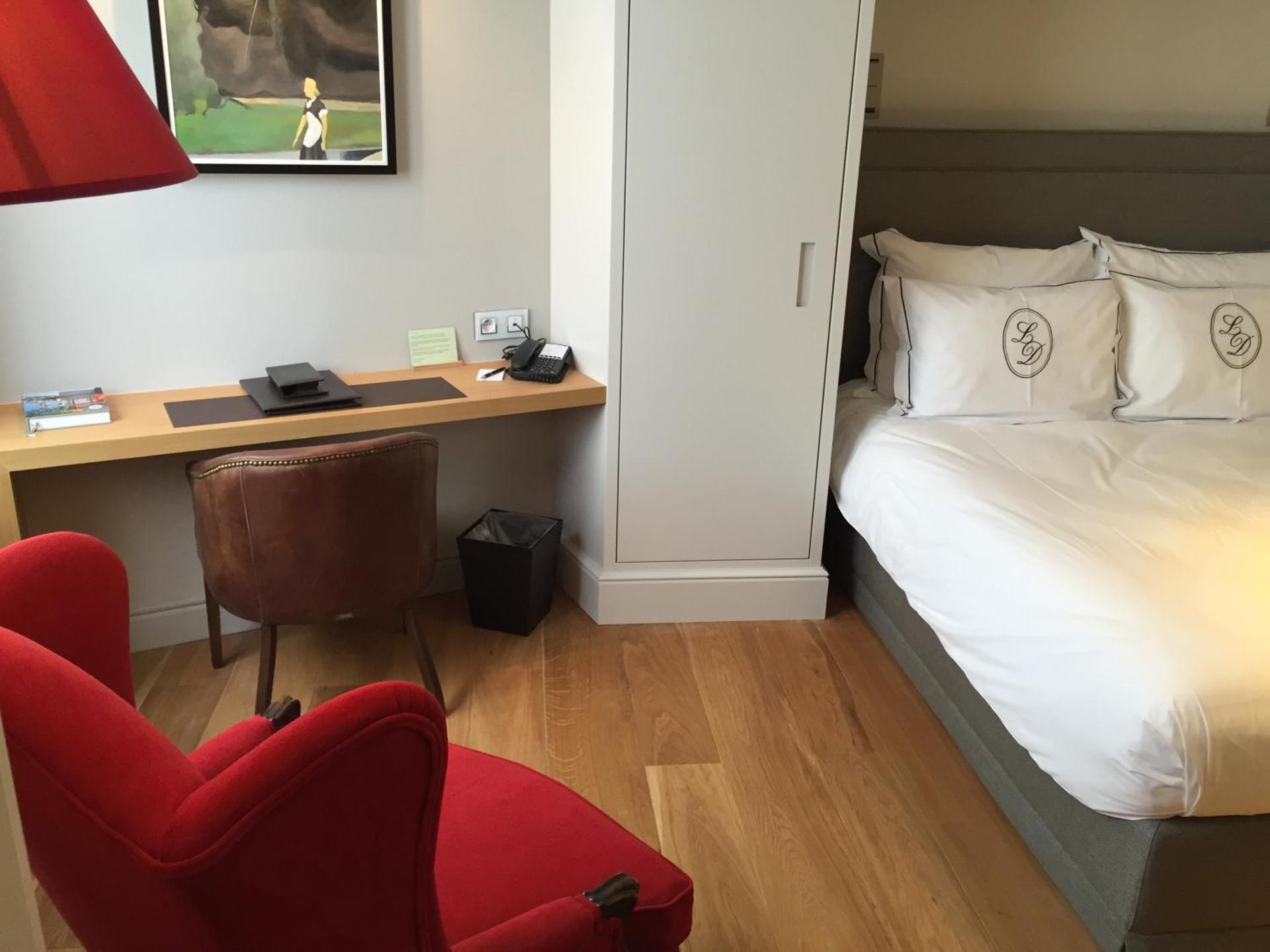 Photo of the whole room