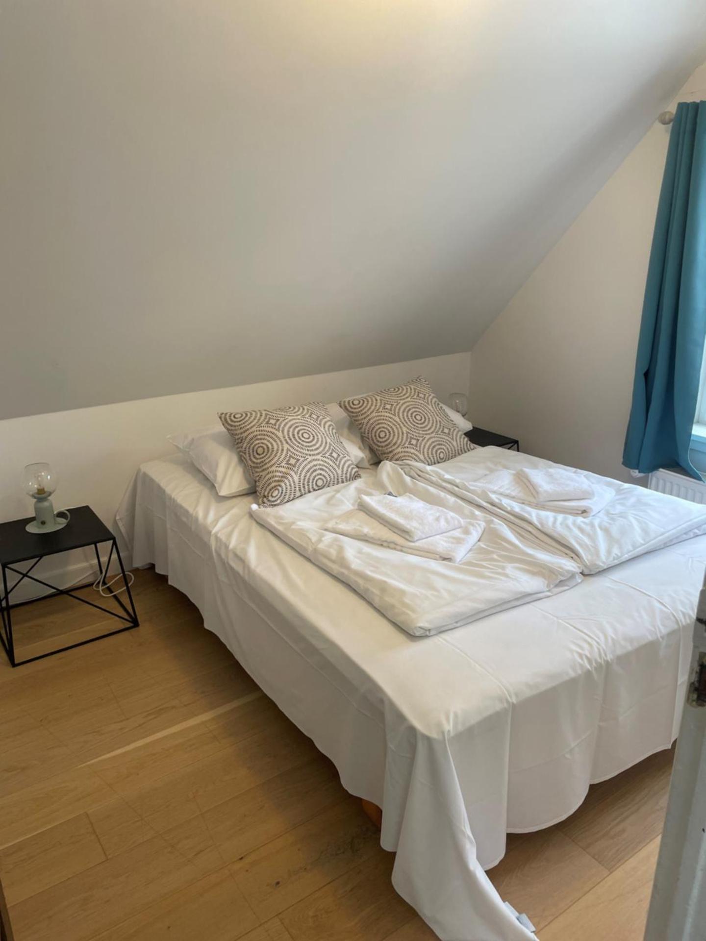 KEFS Guesthouse & Café