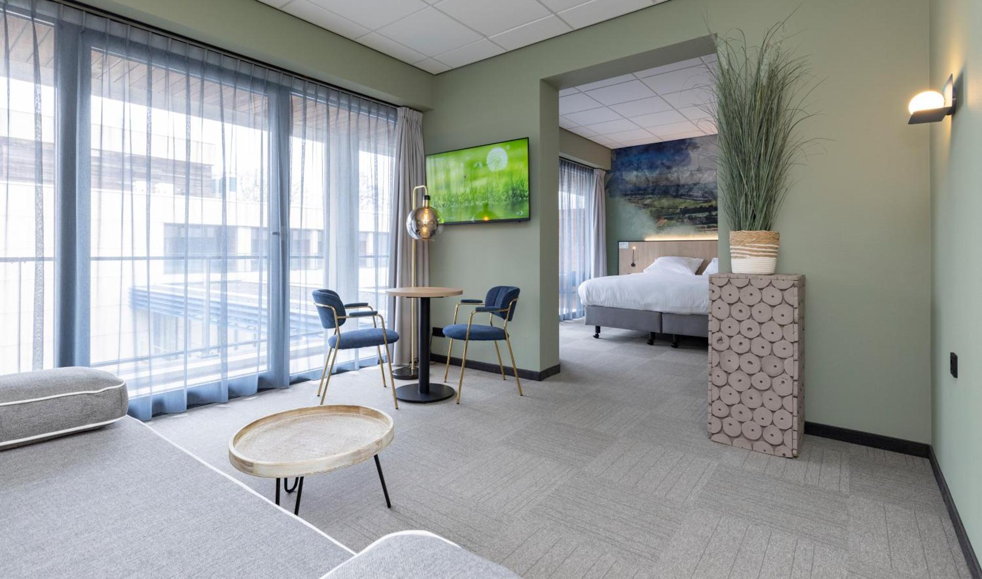 Communal lounge/ TV room