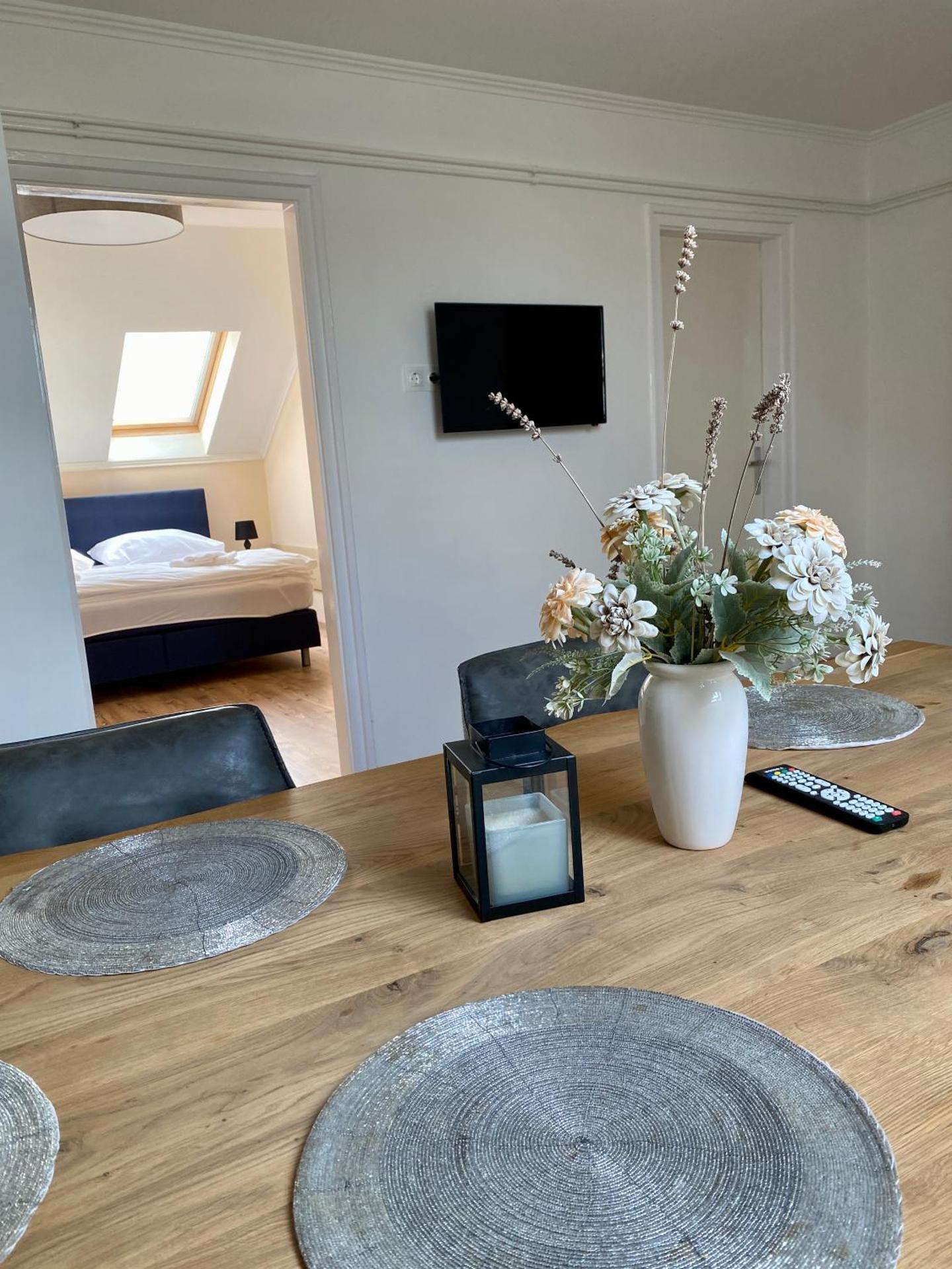 Home Sweet Apartment XL