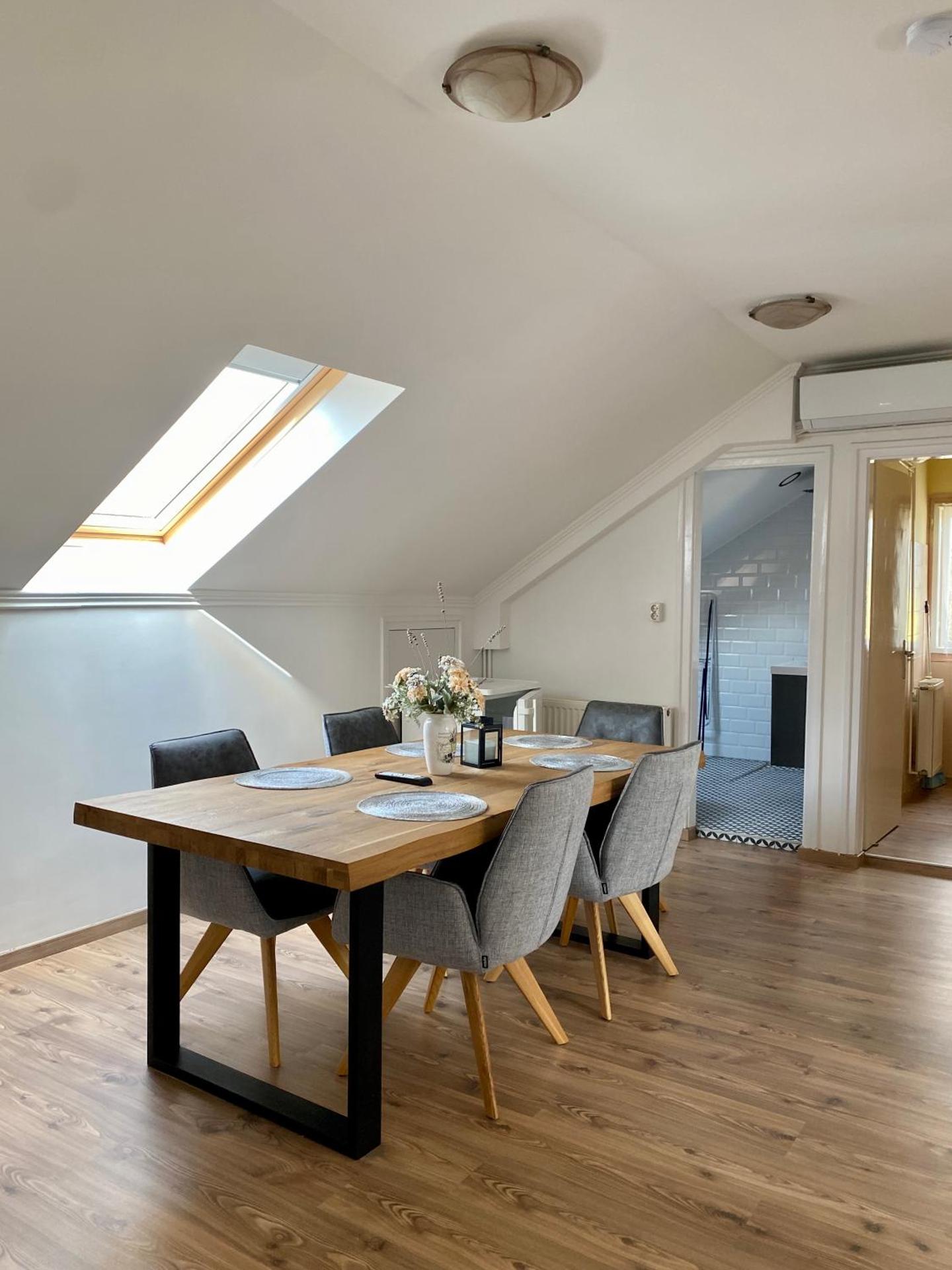 Home Sweet Apartment XL