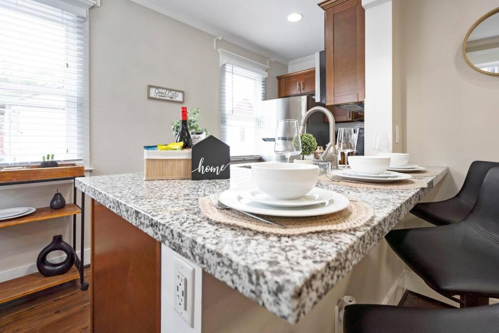 Historic Heights Cozy Nook Apartment