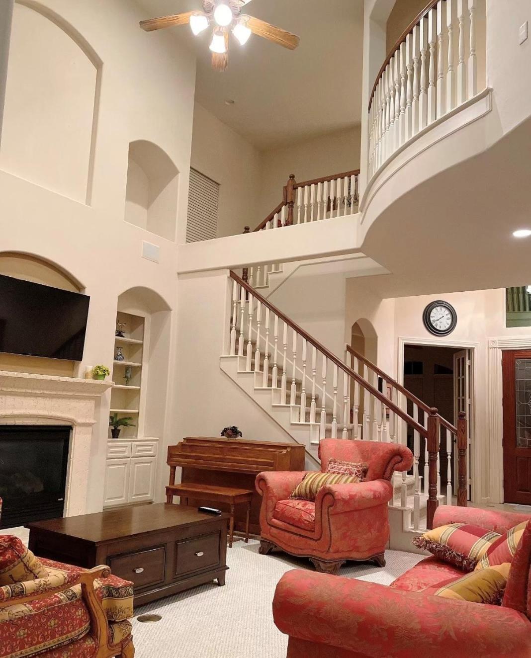 Bedroom with 3.5-Bathroom near Golf Course!