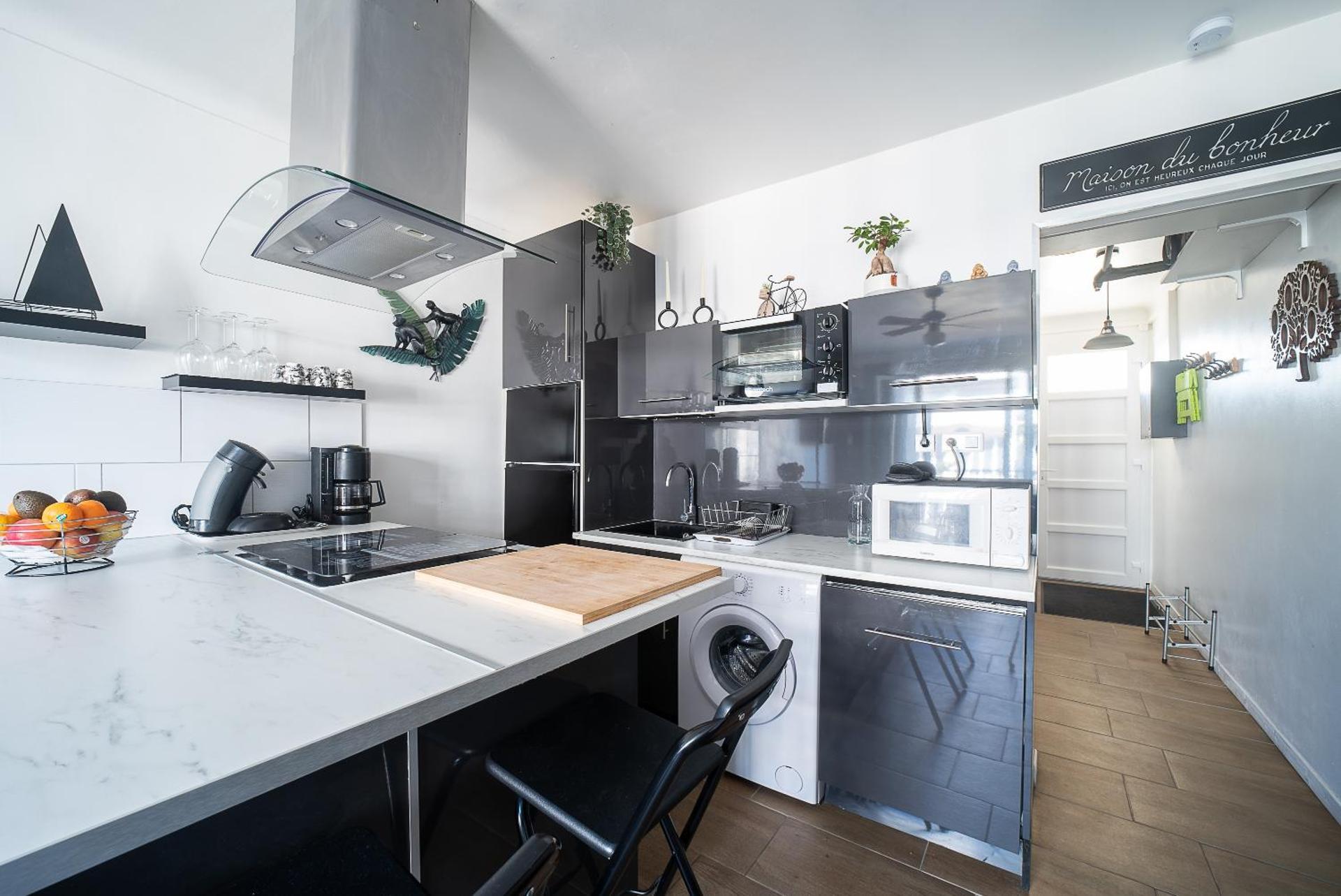 Kitchen or kitchenette