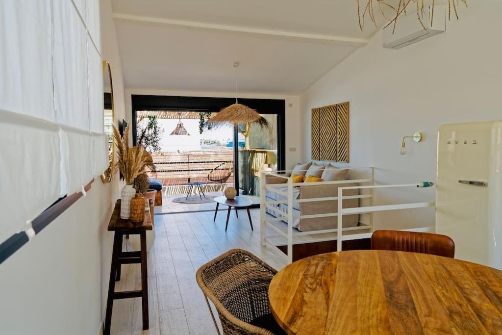 Maison bohème au bord de l'eau