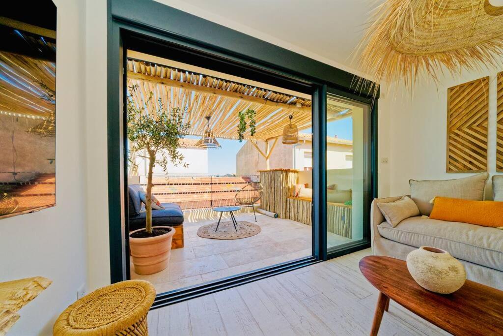 Maison bohème au bord de l'eau