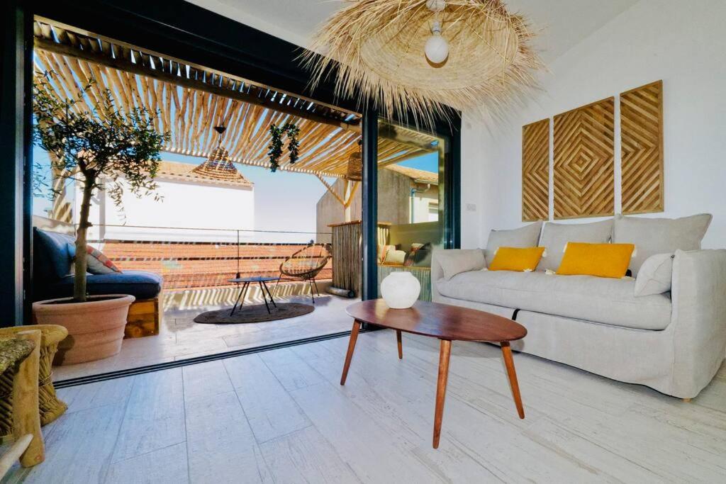 Maison bohème au bord de l'eau