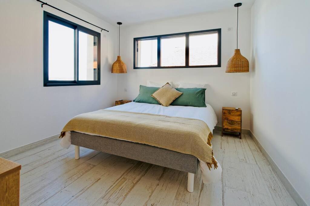 Maison bohème au bord de l'eau