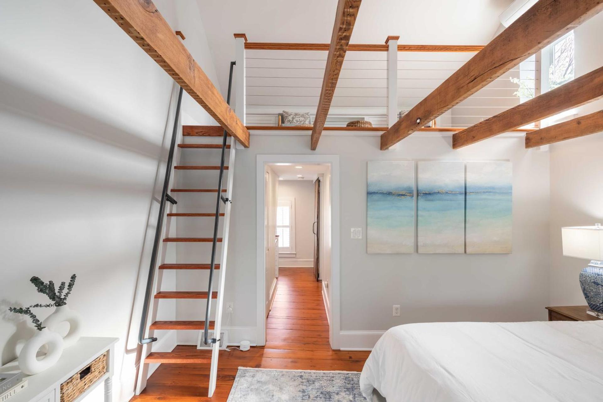 Brooke House In The Heart of Downtown with Patio!