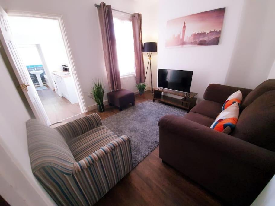 October Disc - Long Stay - Contractors