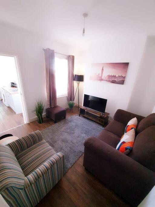 October Disc - Long Stay - Contractors