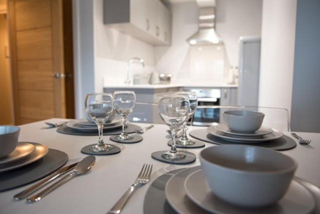 S/KING BED ONE BEDROOM FLAT