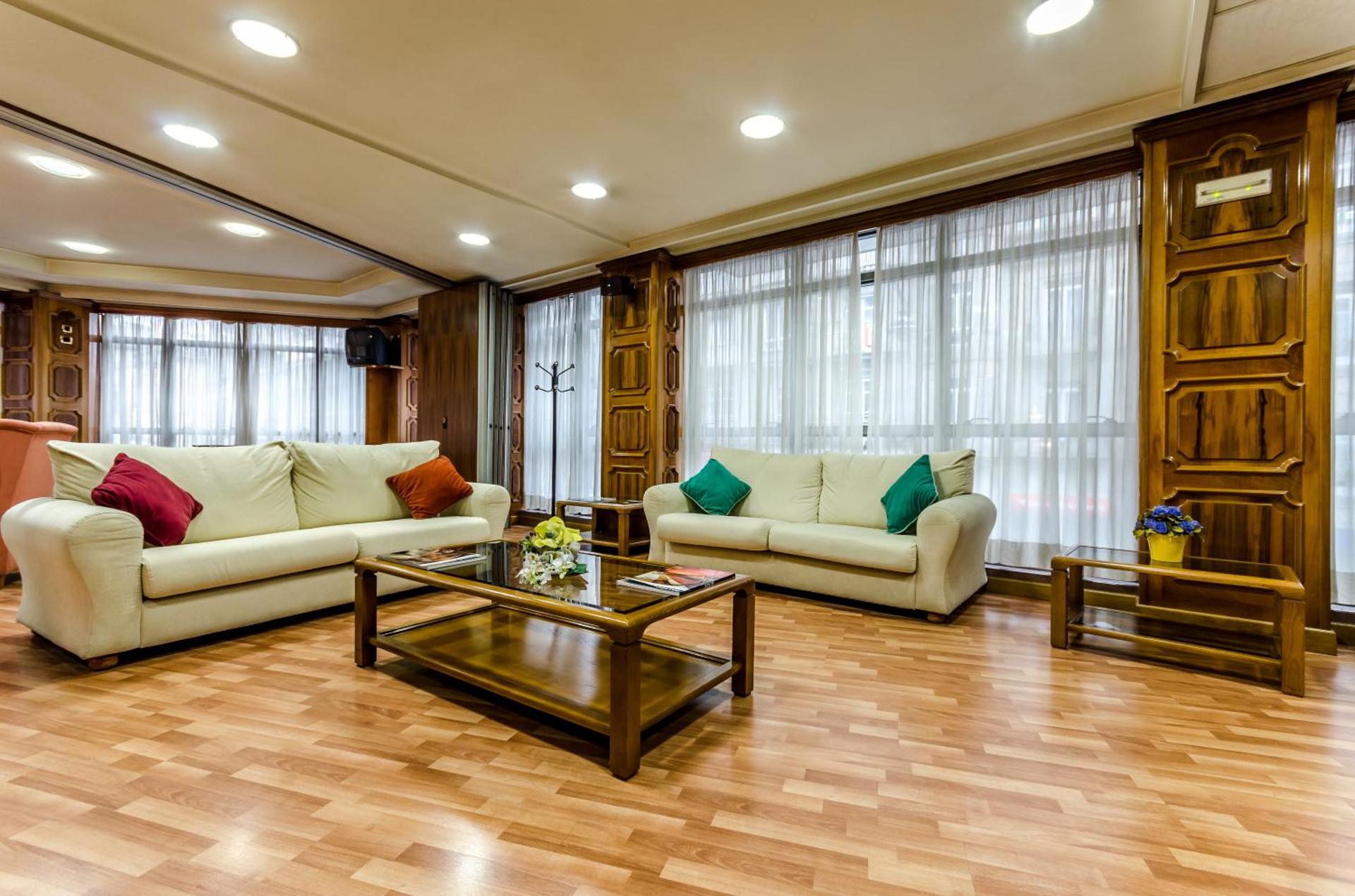 Communal lounge/ TV room