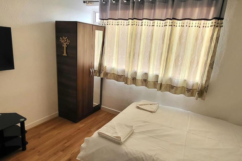 Cosy 3 double bed flat sleeps 6