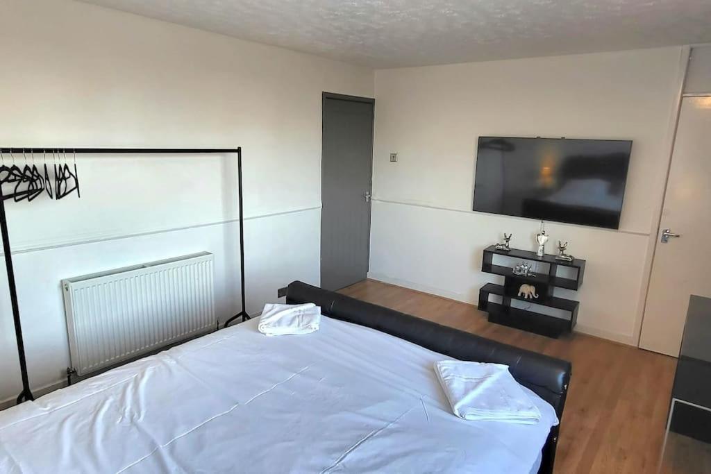 Cosy 3 double bed flat sleeps 6