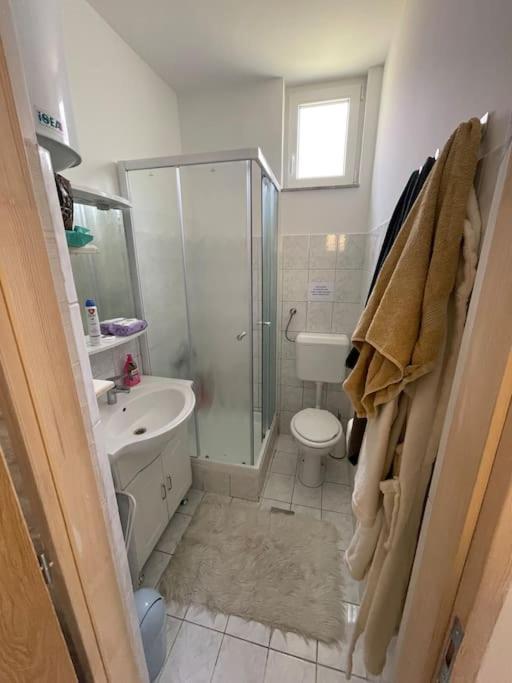 Kuća za odmor u prirodi NINA Jezero Orahovica