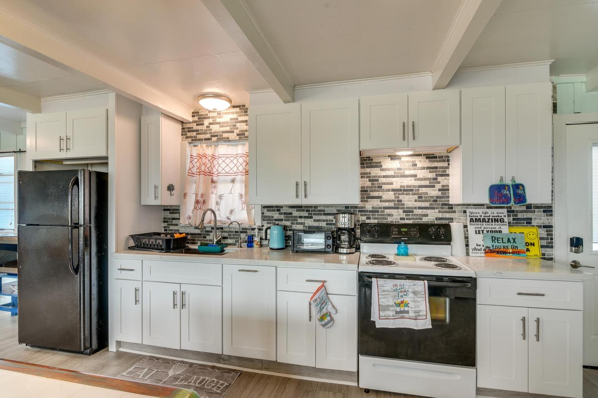 Walk to Shore Freeport Beach House with Grill!