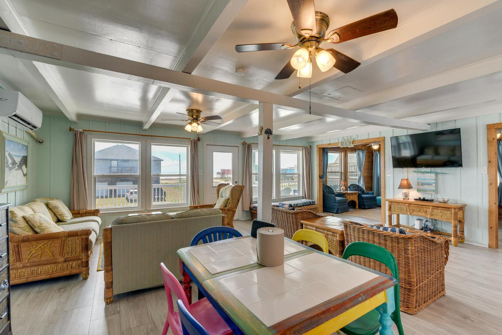 Walk to Shore Freeport Beach House with Grill!