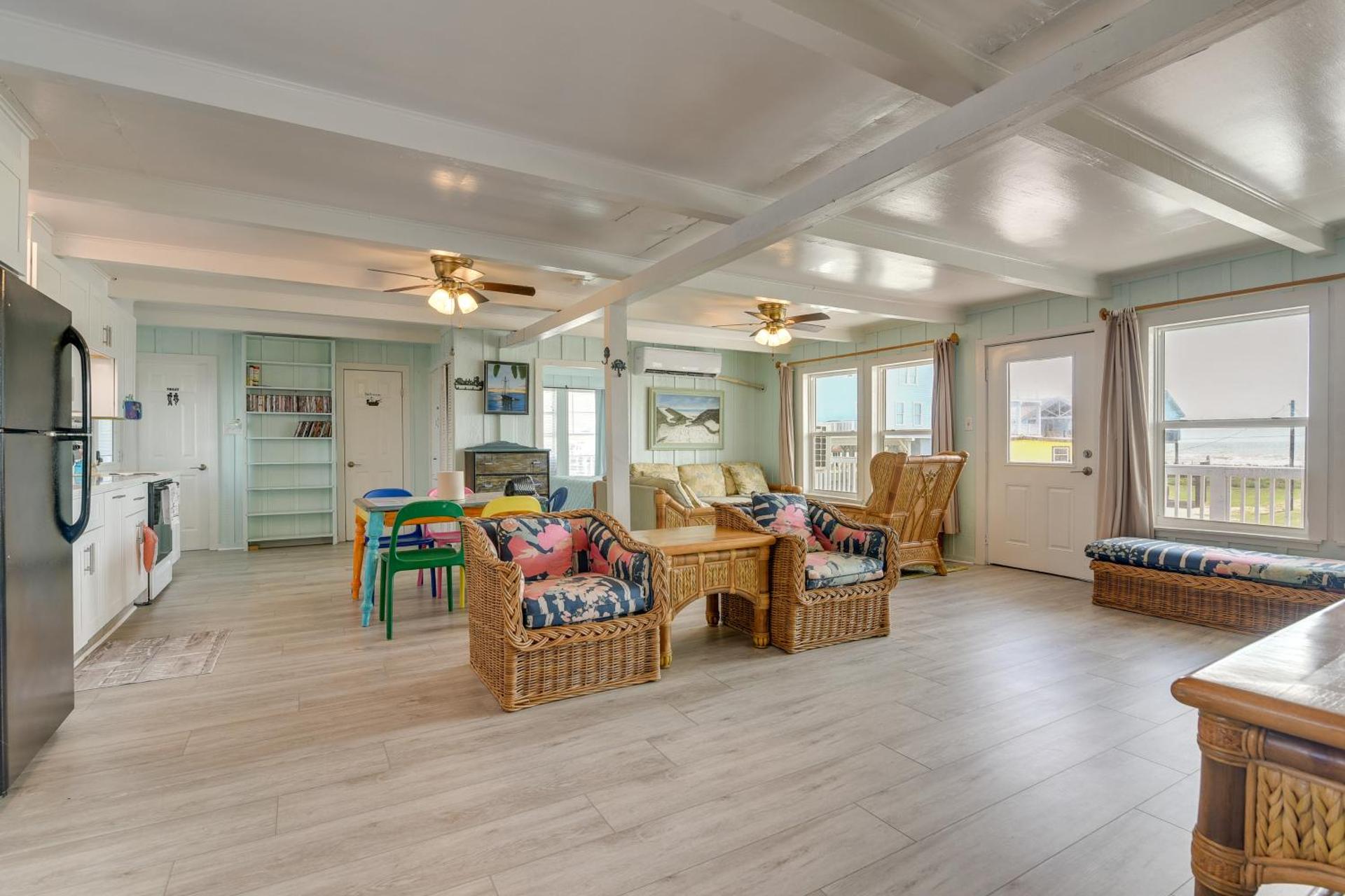 Walk to Shore Freeport Beach House with Grill!