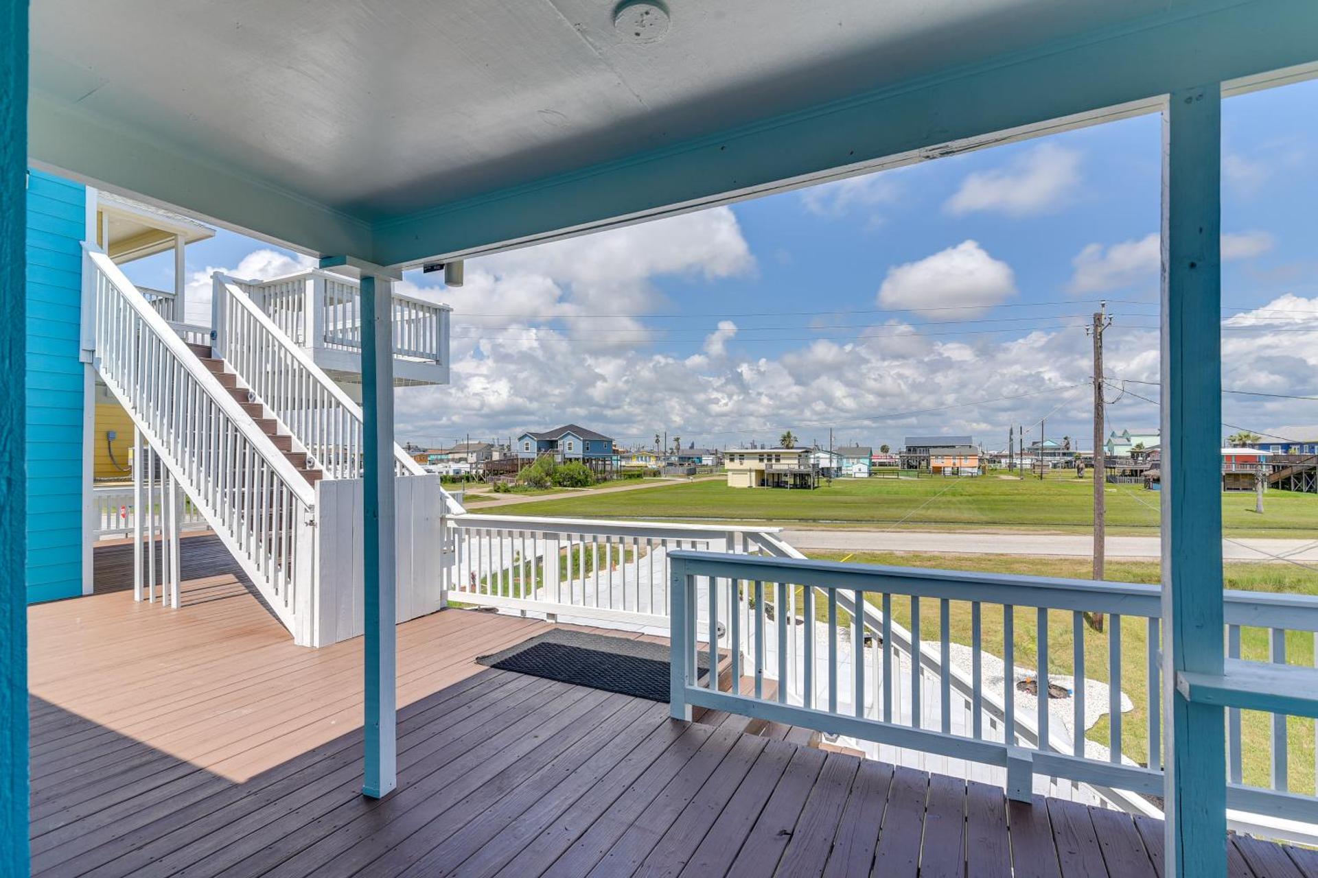 Walk to Shore Freeport Beach House with Grill!