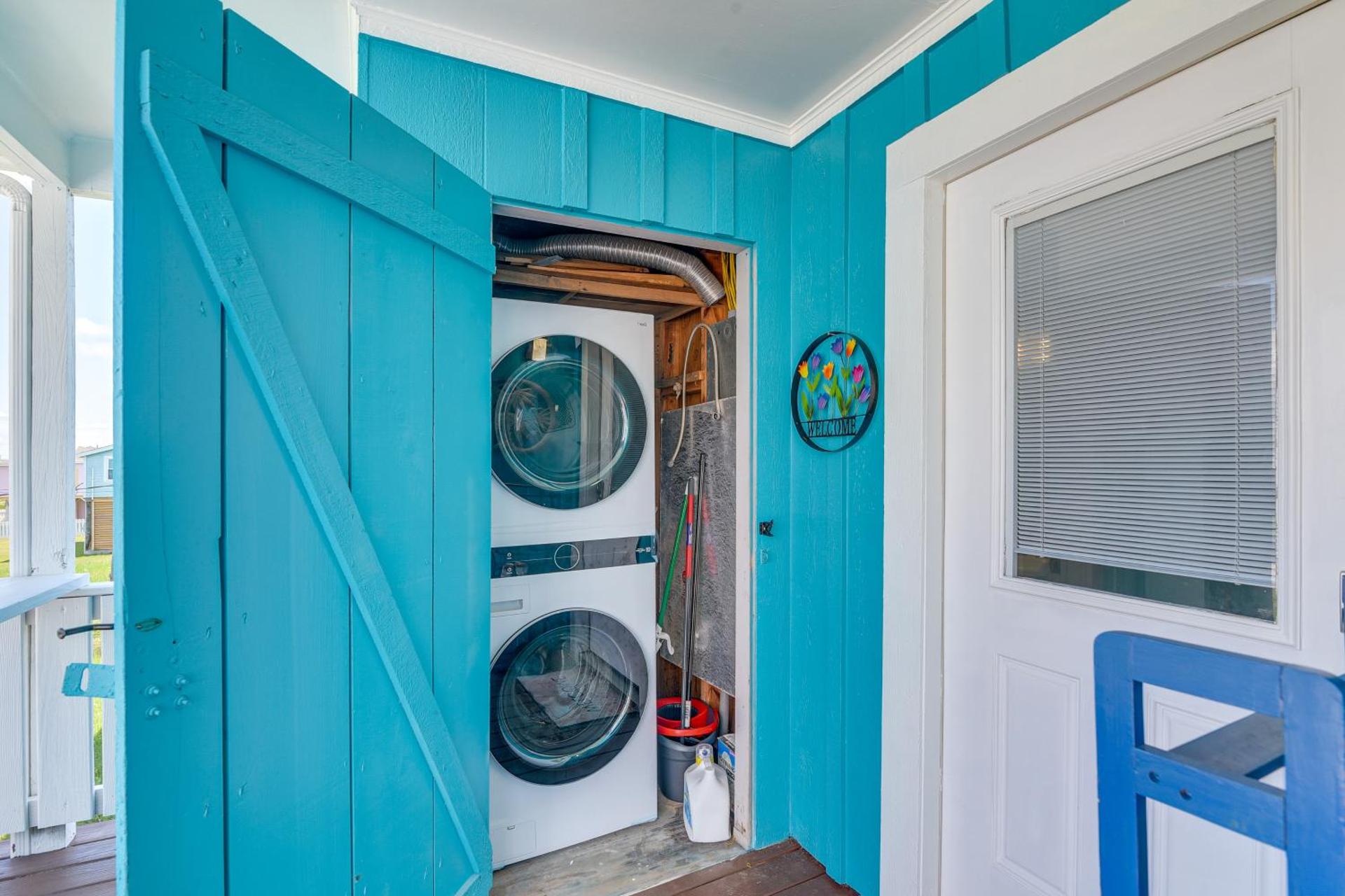 Walk to Shore Freeport Beach House with Grill!