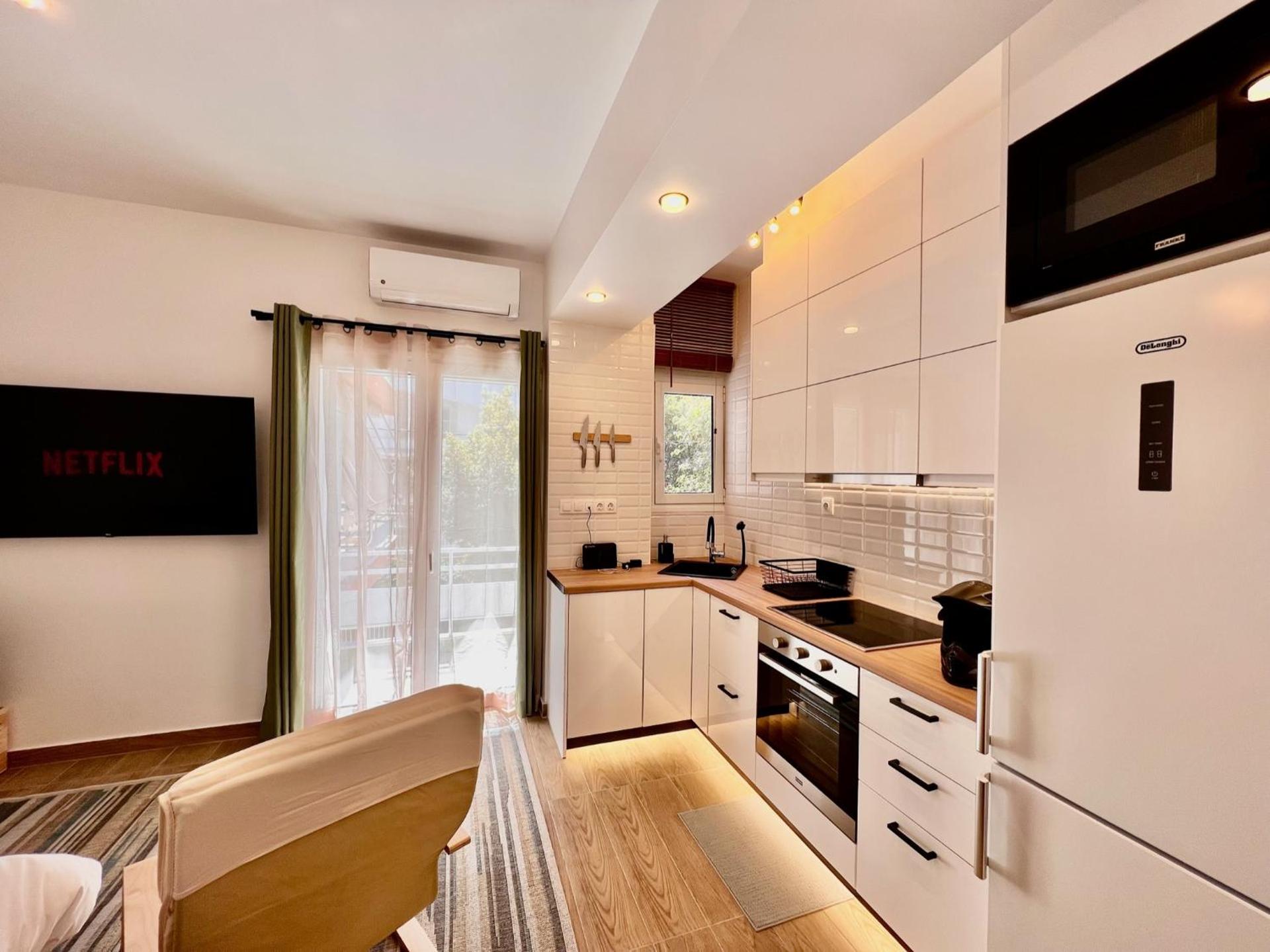 Sleek Studio in Voula Center