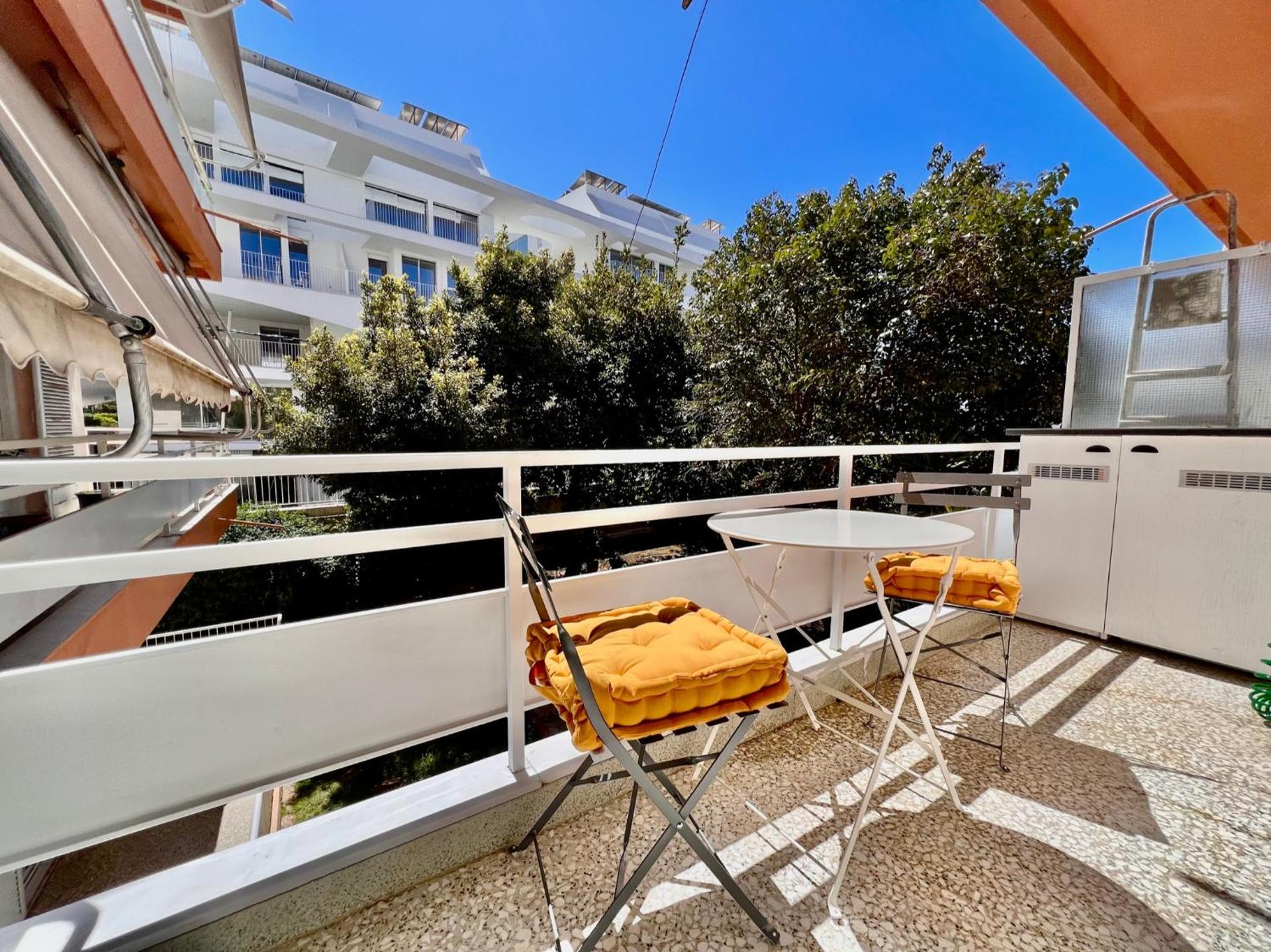 Sleek Studio in Voula Center