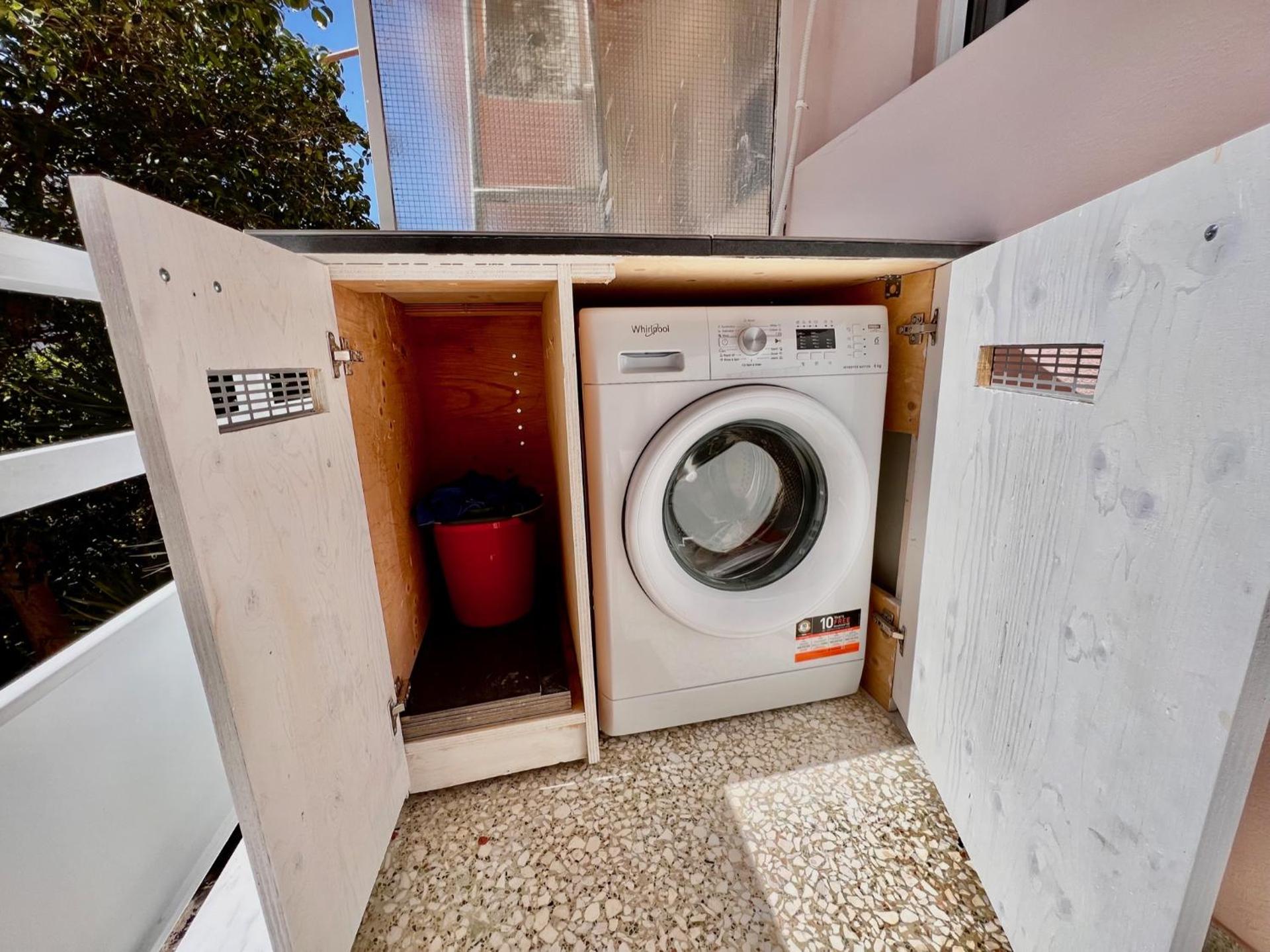 Sleek Studio in Voula Center