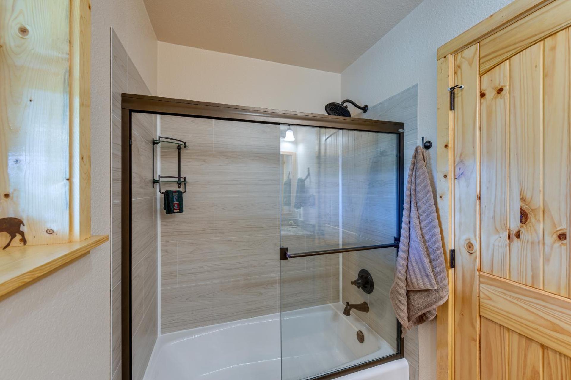 Scenic Murphy Cabin with Hot Tub, Fire Pit and Views