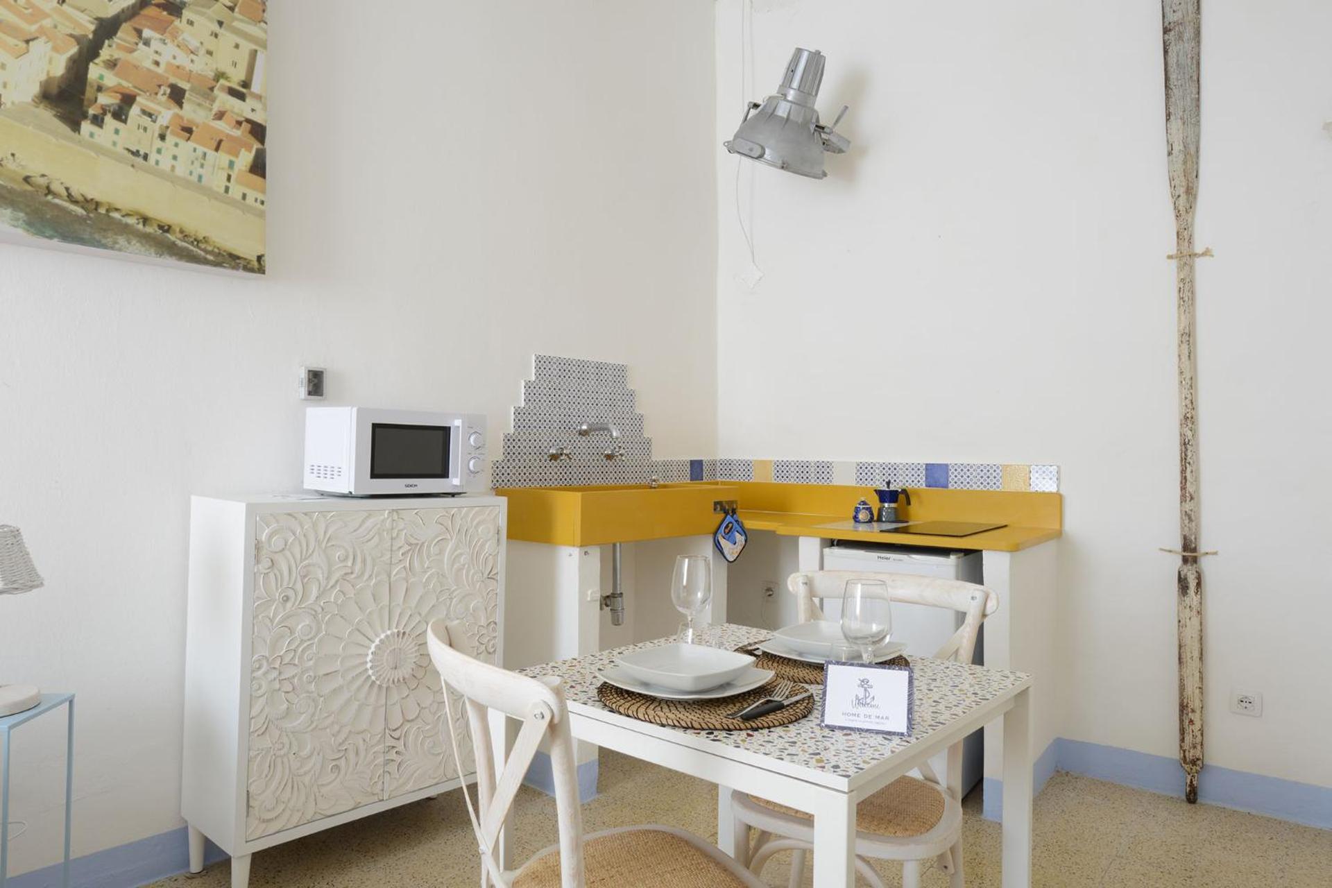 Kitchen or kitchenette