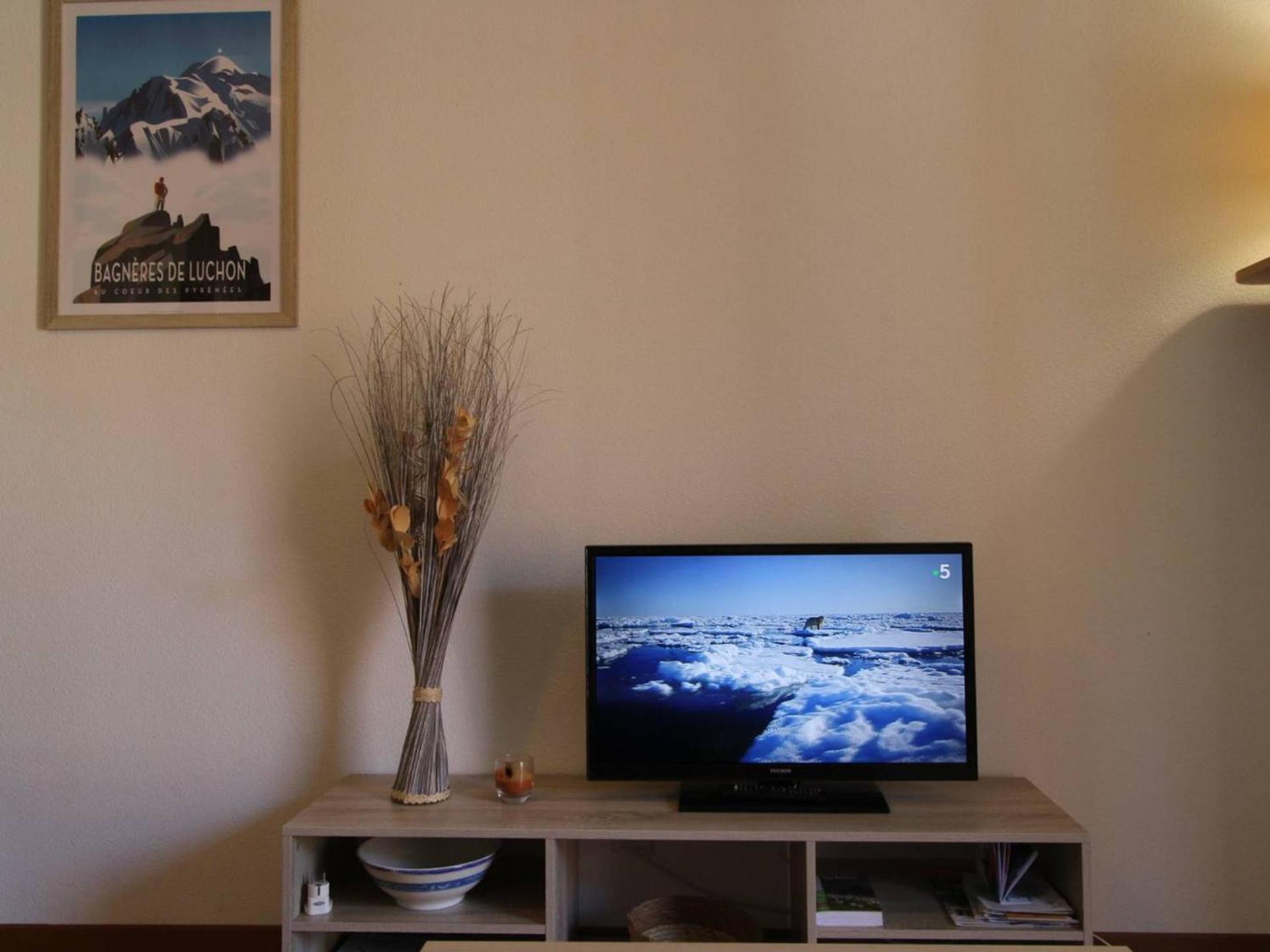 Appartement T2 avec Balcon, Parking et WiFi - Proche Thermes et Centre ville, 4 pers. - FR-1-313-222