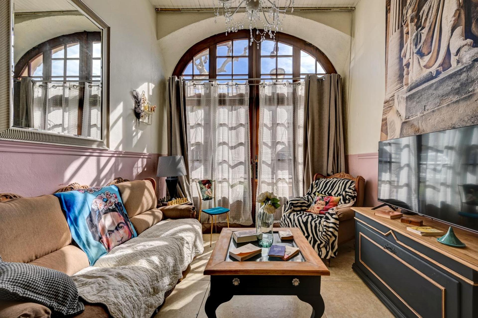 Communal lounge/ TV room