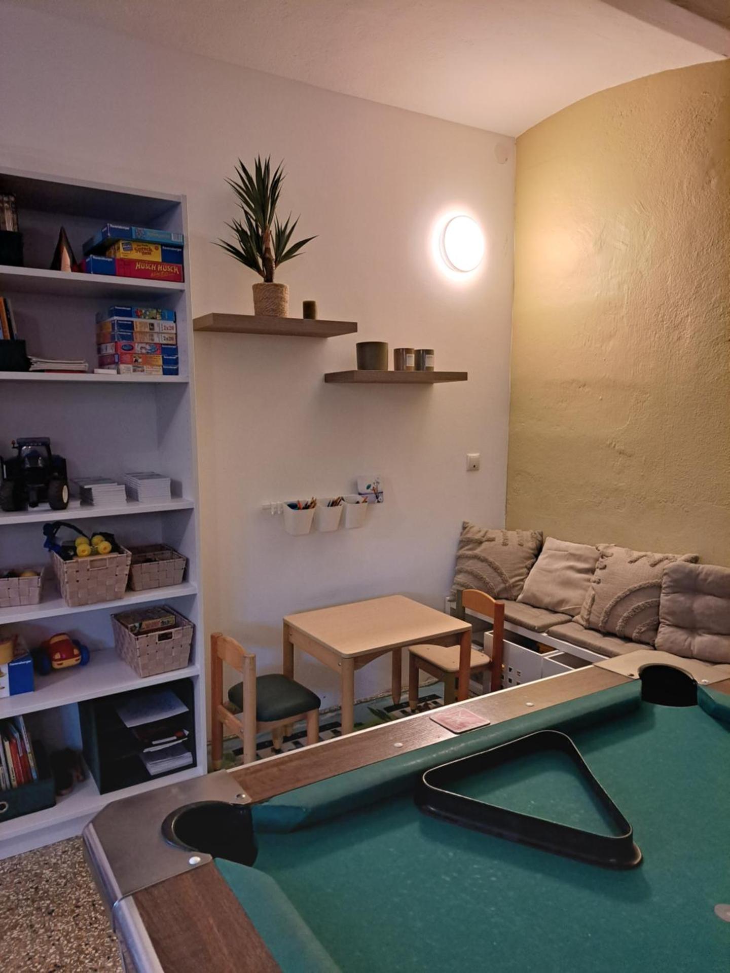 Communal lounge/ TV room