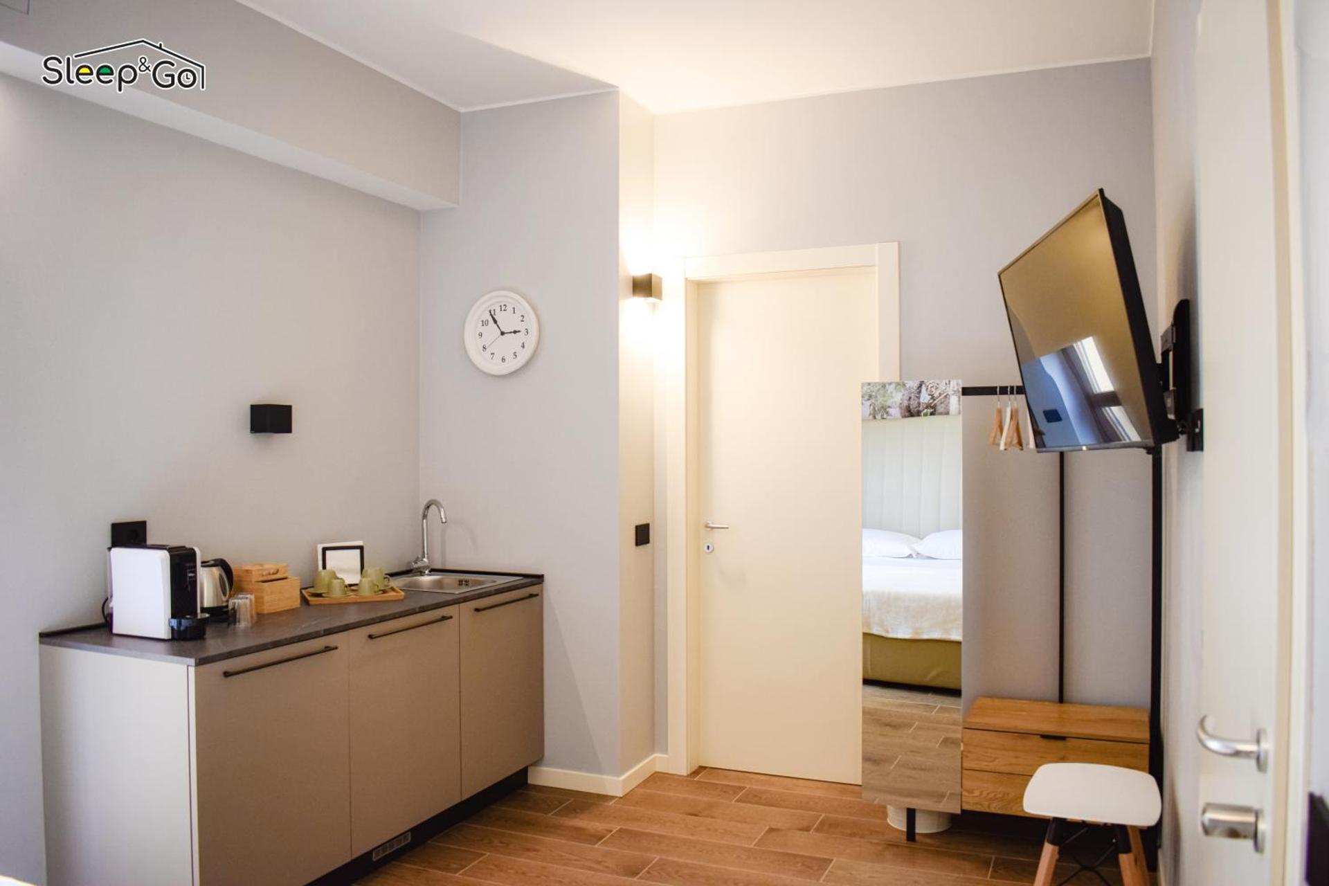 Kitchen or kitchenette