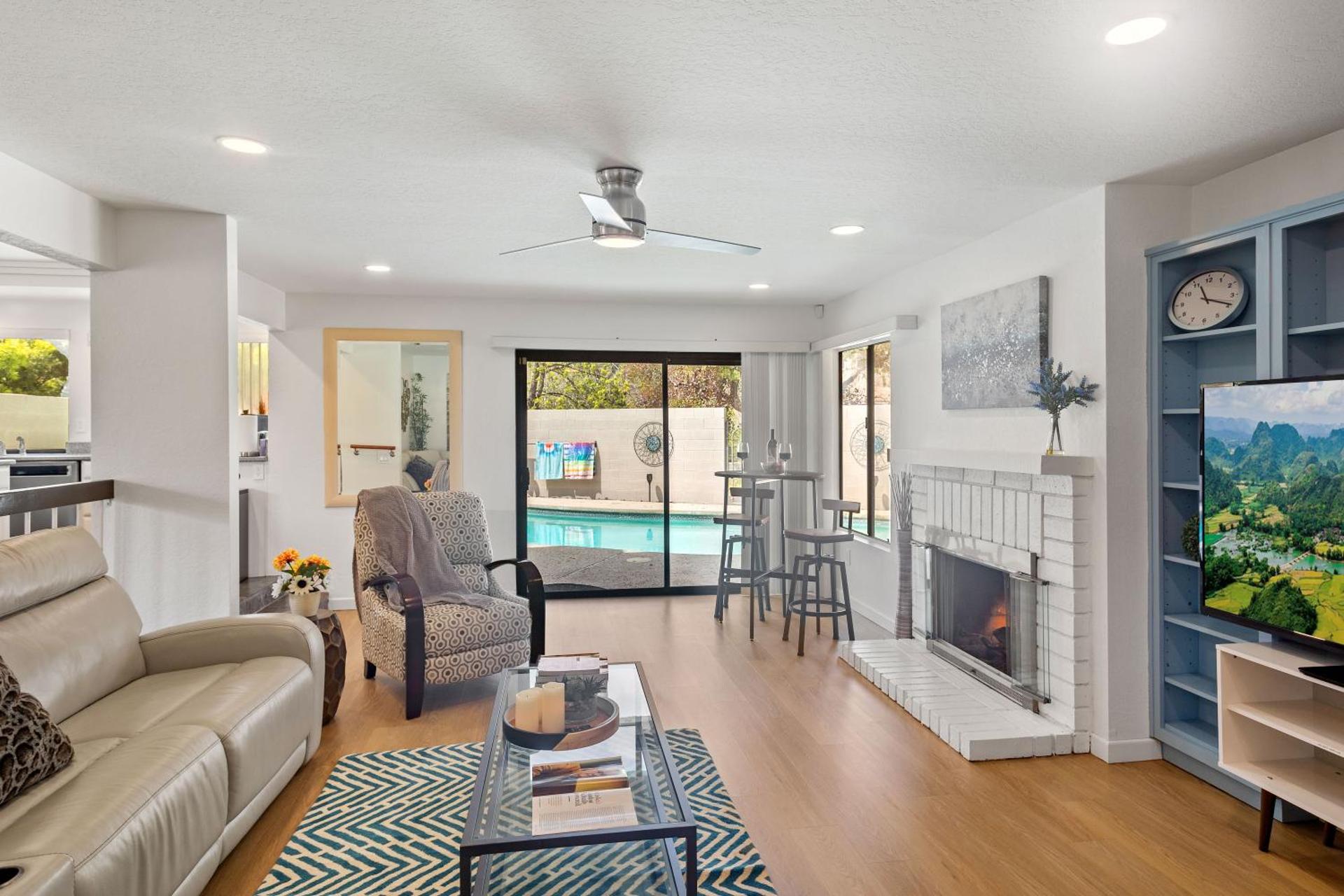 Communal lounge/ TV room